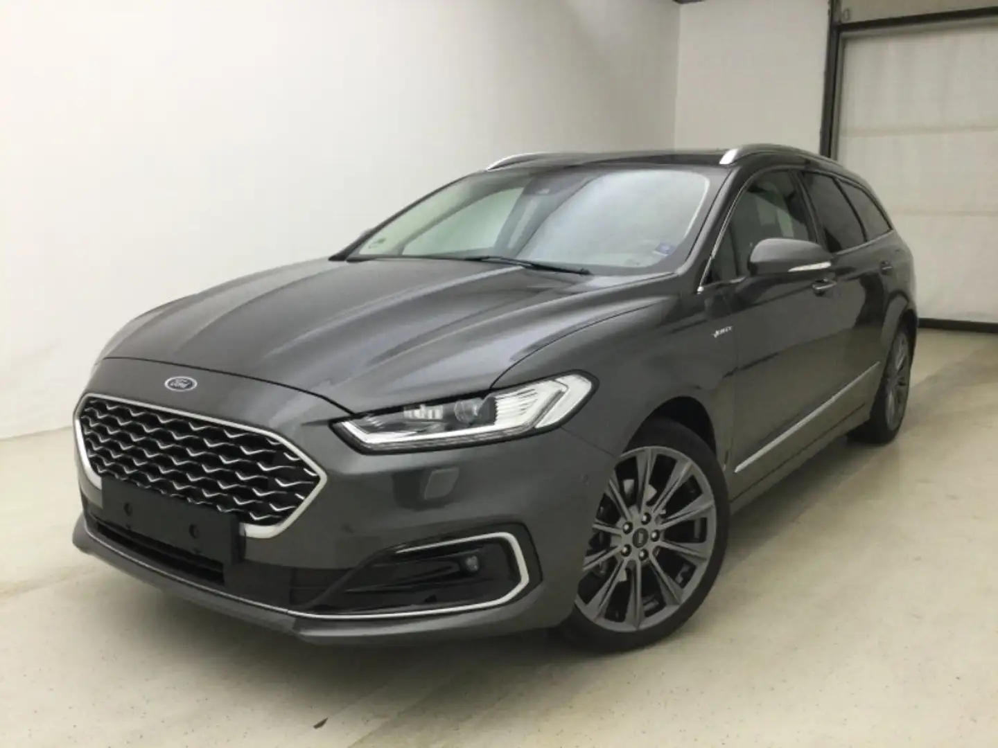 Ford Mondeo Hybrid Vignale Turnier (CNG) Grau - 1