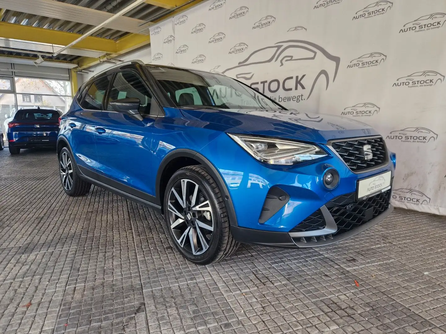 SEAT Arona FR 1.0 TSI Navi LED PDC Sitzheiz Alcantara Bleu - 1