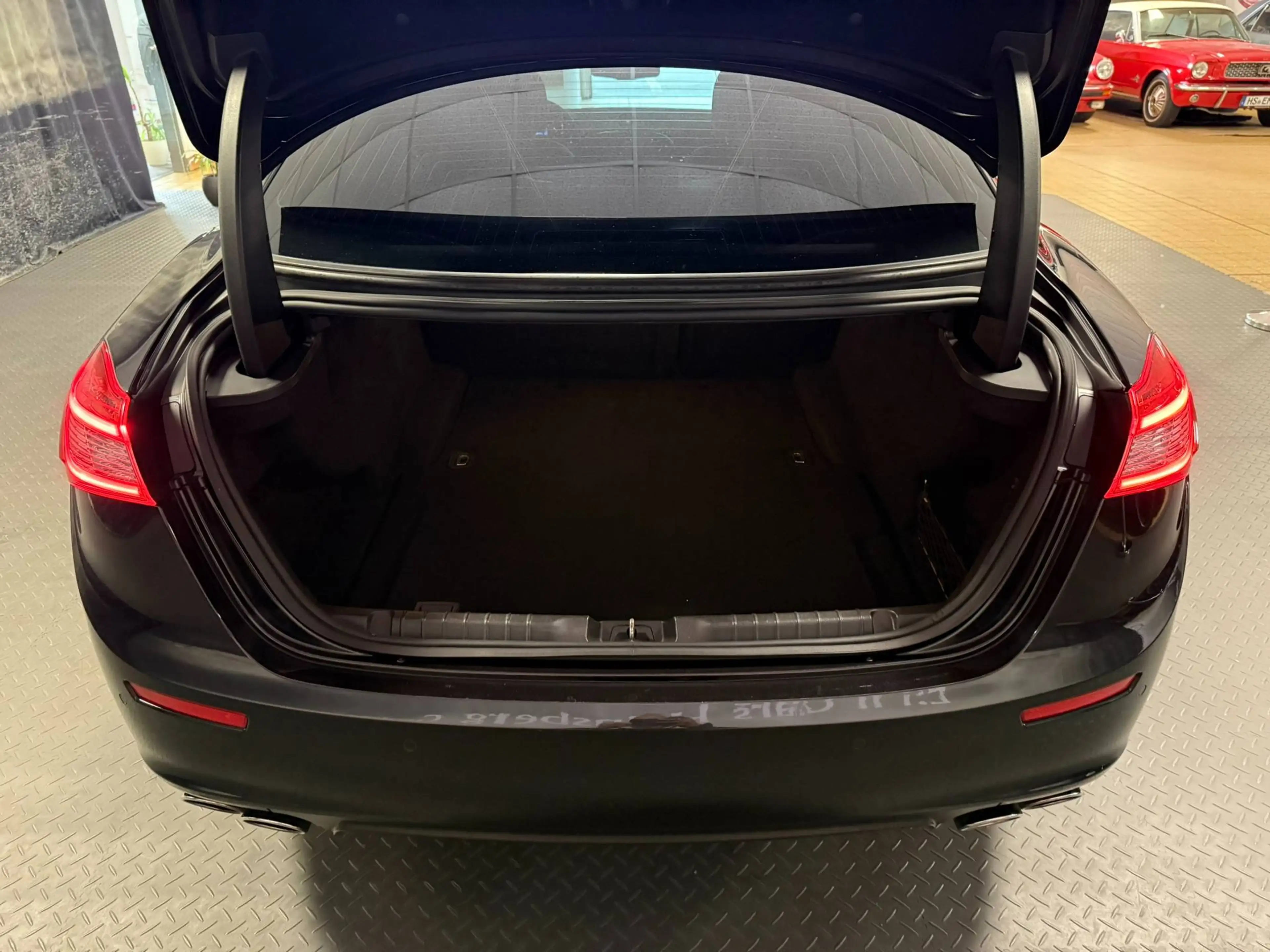 Maserati Ghibli Ghibli 3.0 V6 Bi-Xenon Vollleder DAB Keyless — photo 9
