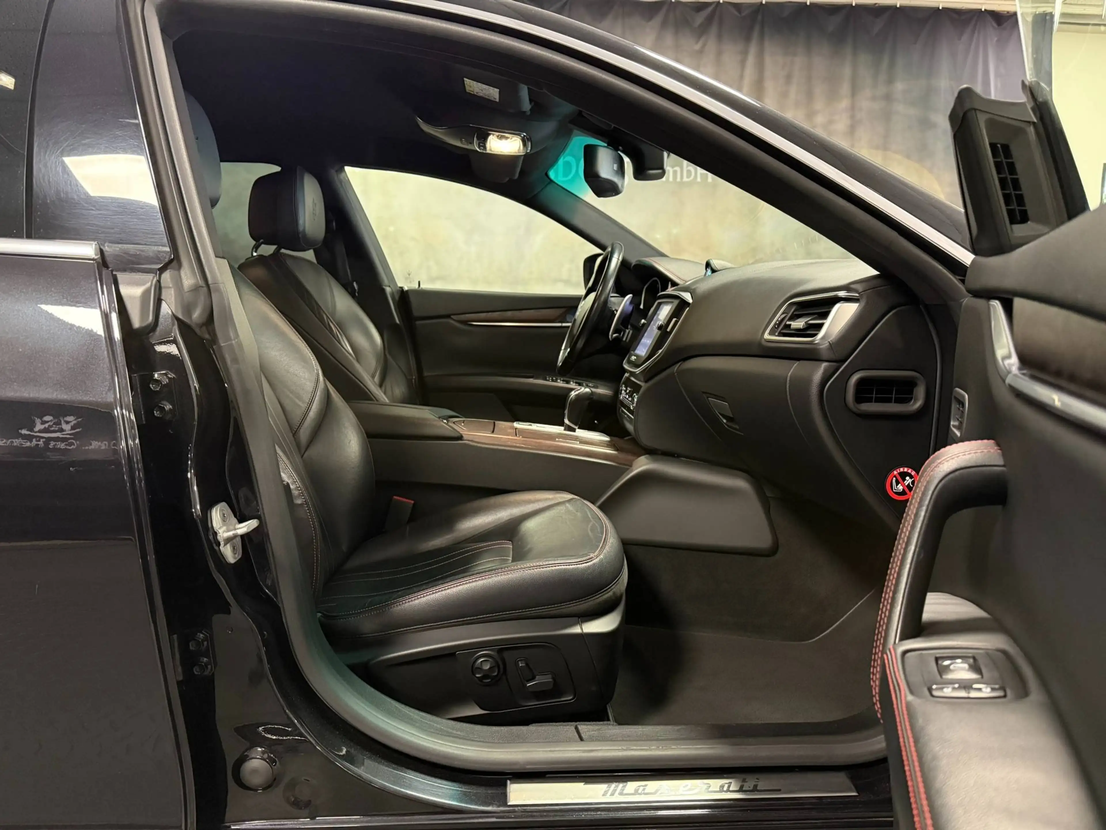 Maserati Ghibli Ghibli 3.0 V6 Bi-Xenon Vollleder DAB Keyless — photo 11