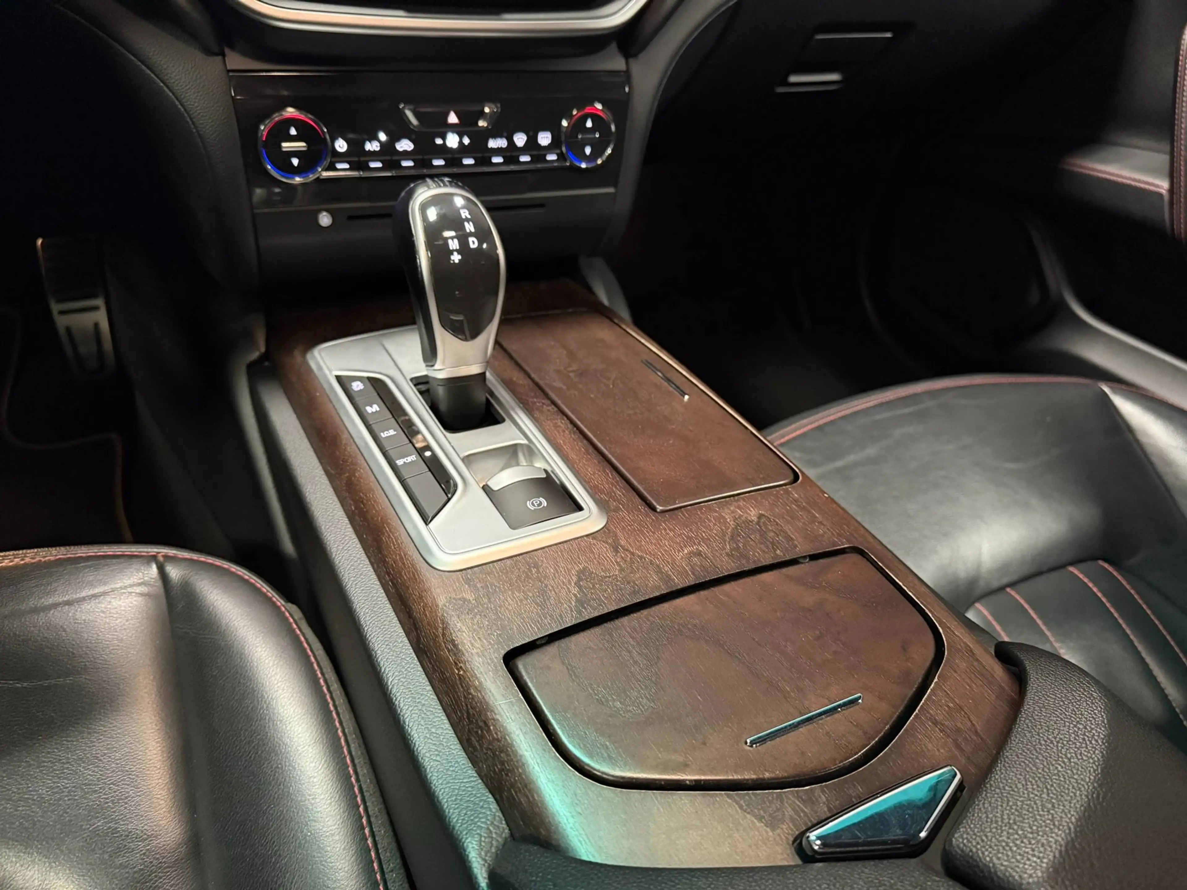 Maserati Ghibli Ghibli 3.0 V6 Bi-Xenon Vollleder DAB Keyless — photo 13