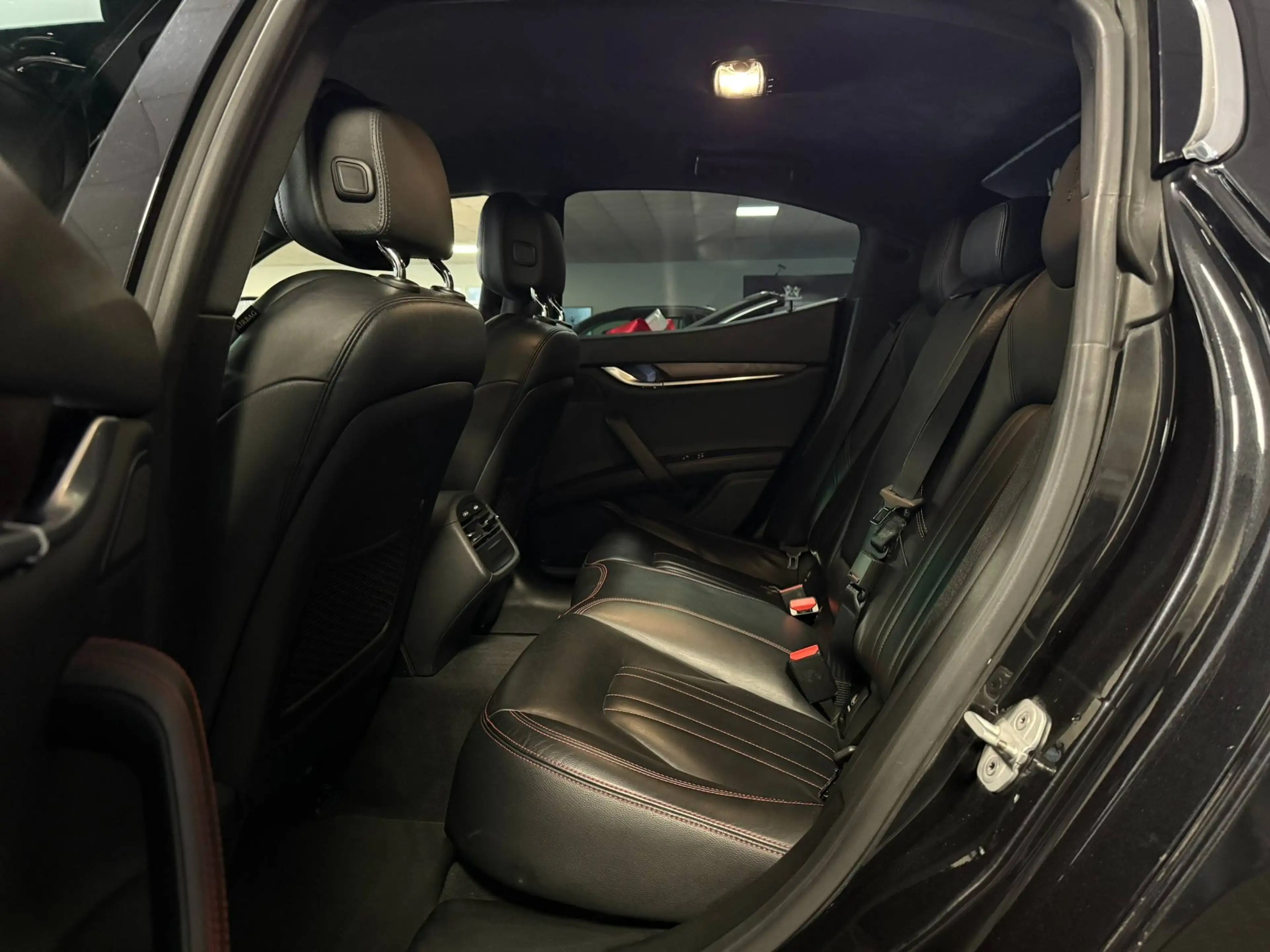 Maserati Ghibli Ghibli 3.0 V6 Bi-Xenon Vollleder DAB Keyless — photo 8