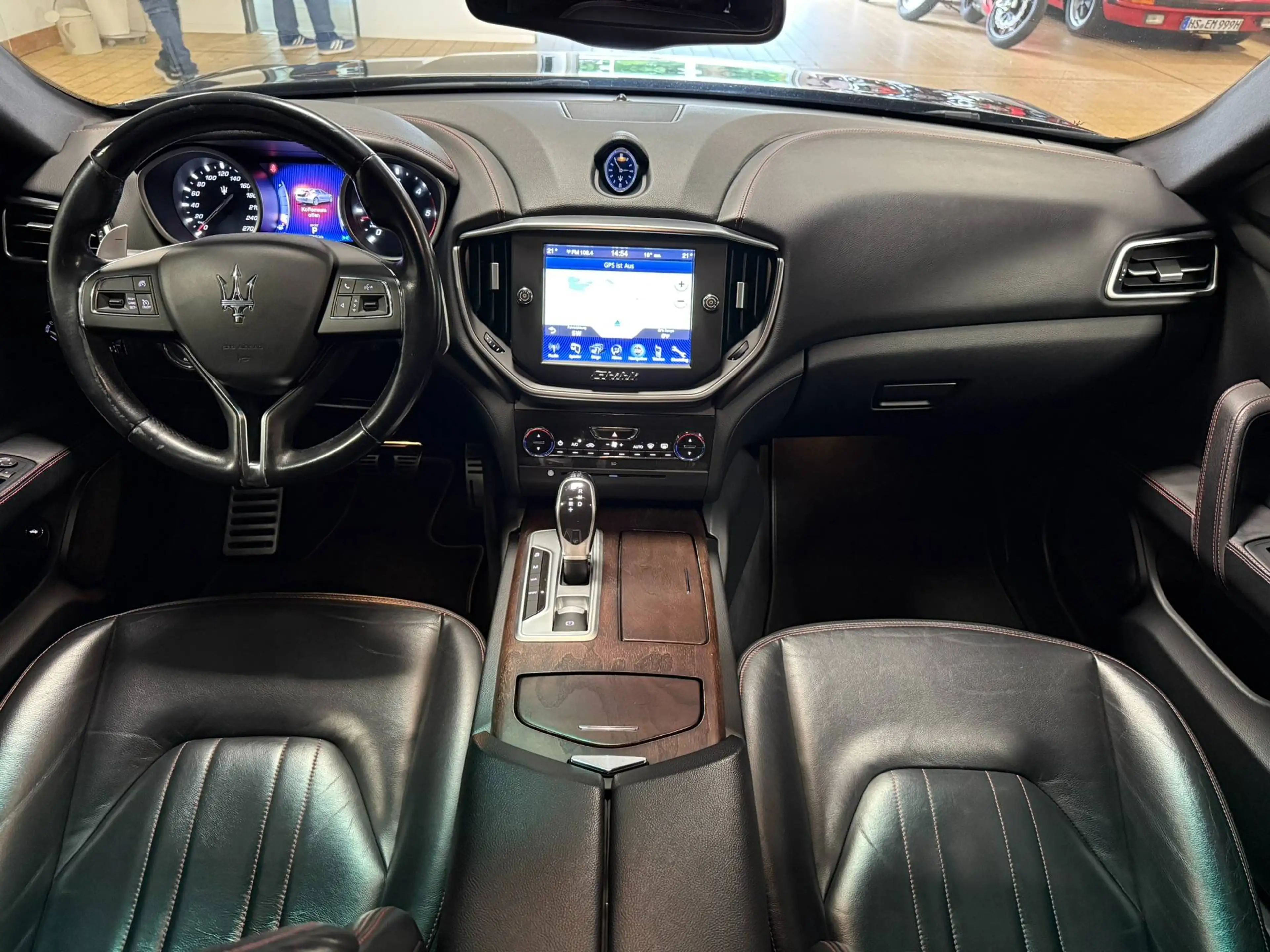 Maserati Ghibli Ghibli 3.0 V6 Bi-Xenon Vollleder DAB Keyless — photo 12