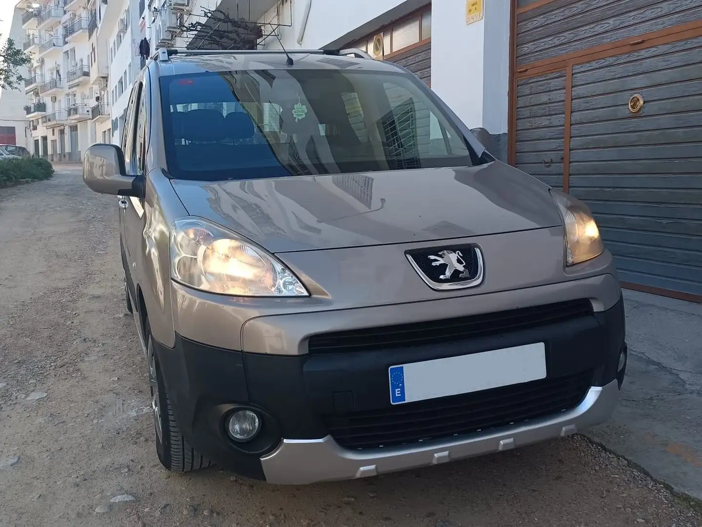 Peugeot Partner Tepee 1.6HDI Outdoor 90 Or - 2