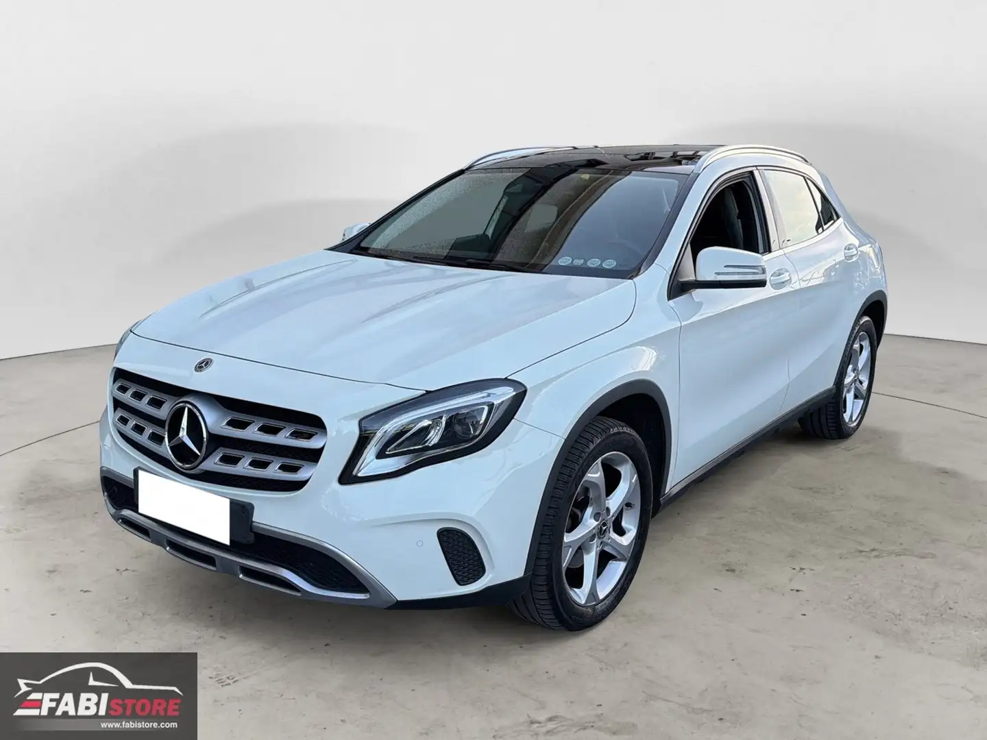 Mercedes-Benz GLA 200 GLA 200 d Automatic Sport - Tetto, Camera, Navi e Bianco - 2