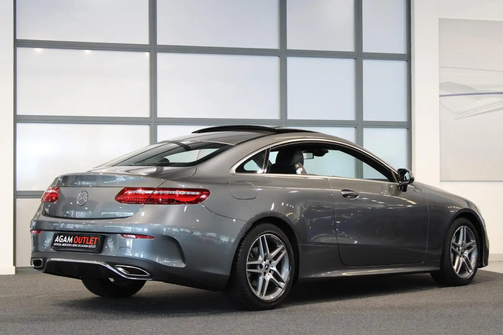 Mercedes-Benz E 200 Coupé Premium Panorama dak Grijs - 2
