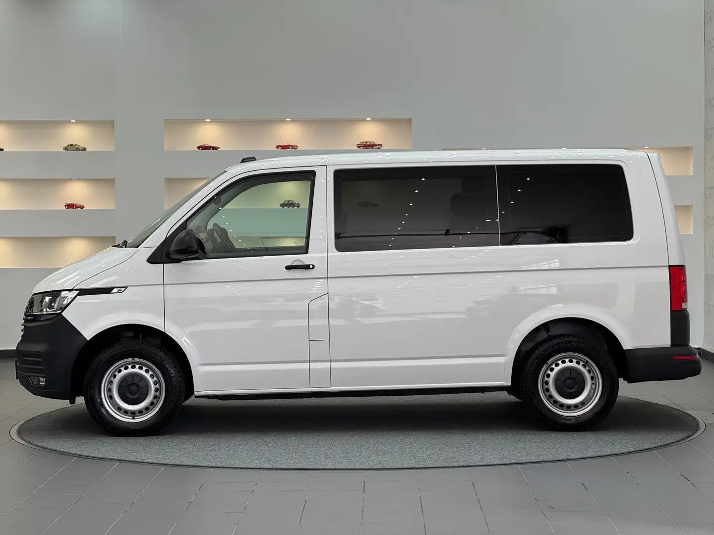 Volkswagen T6.1 Kombi 2.0 TDI *Leasingfähig*ACC*AHK*5-Sitzer*Kamera* Weiß - 2