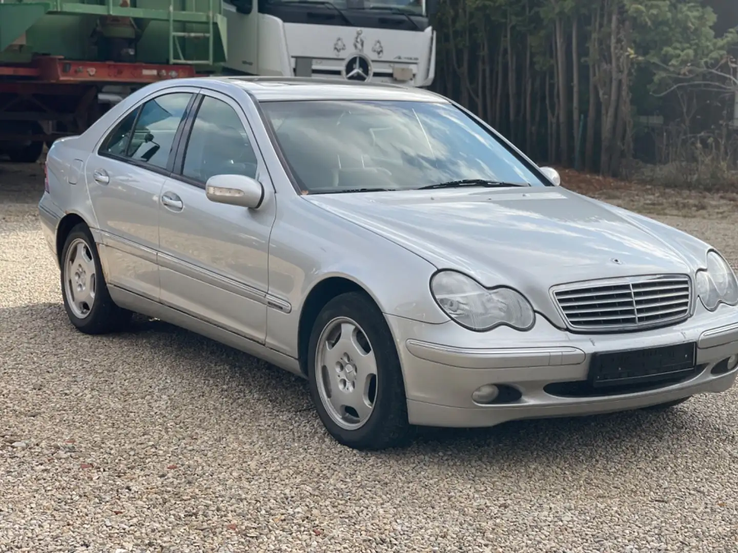 Mercedes-Benz C 240 C -Klasse Lim. C 240 Stříbrná - 2