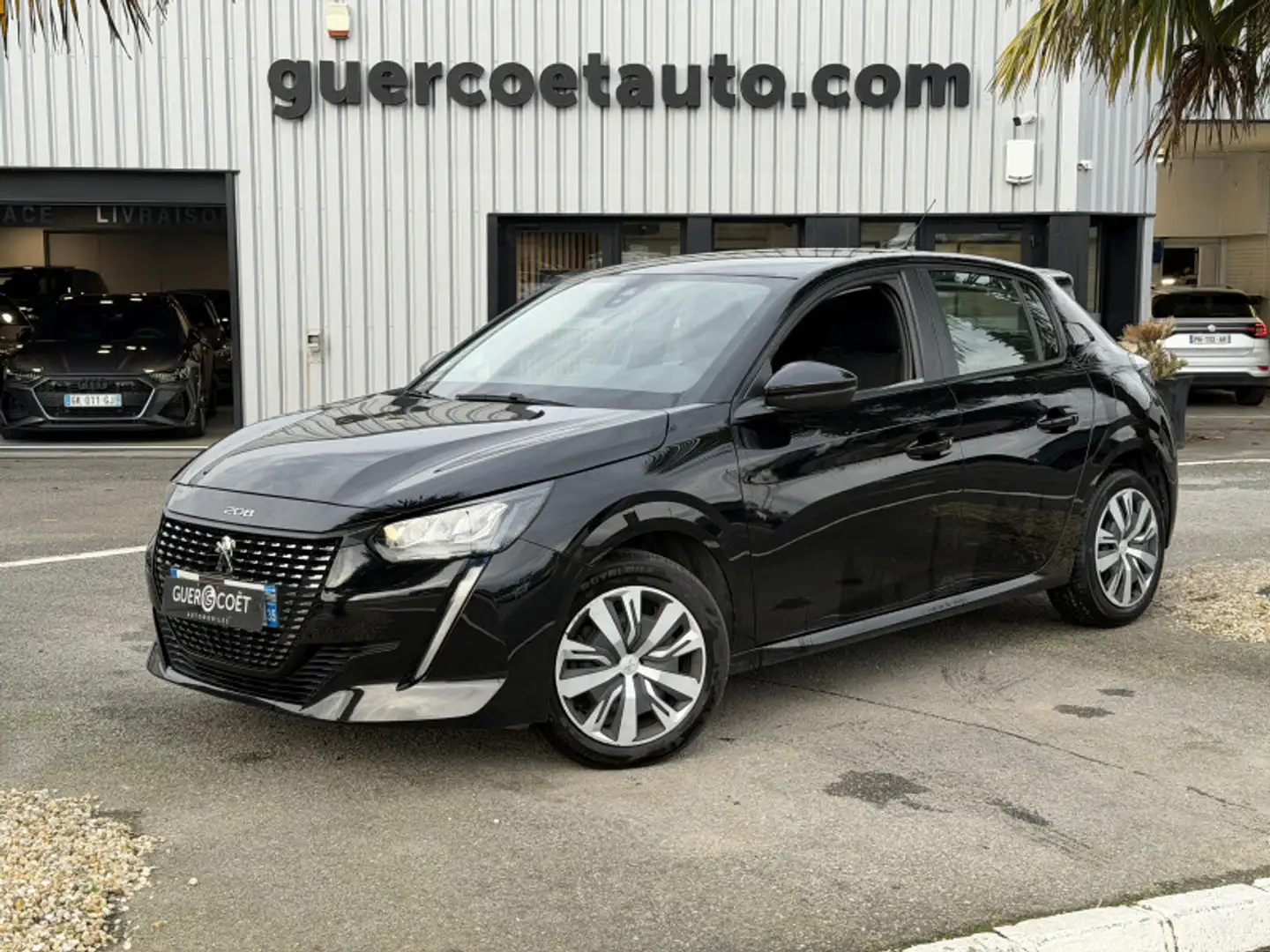 Peugeot 208 1.2 PURETECH 100CH S\u0026S ALLURE BUSINESS EAT8 Noir - 1