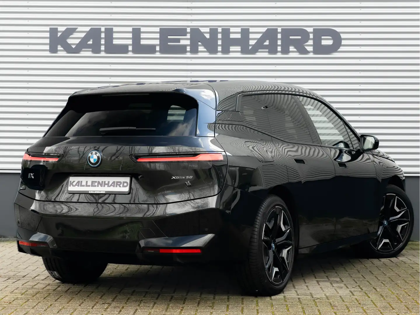 BMW iX xDrive50 - Luchtvering - Active Steering - Pano - Negro - 2