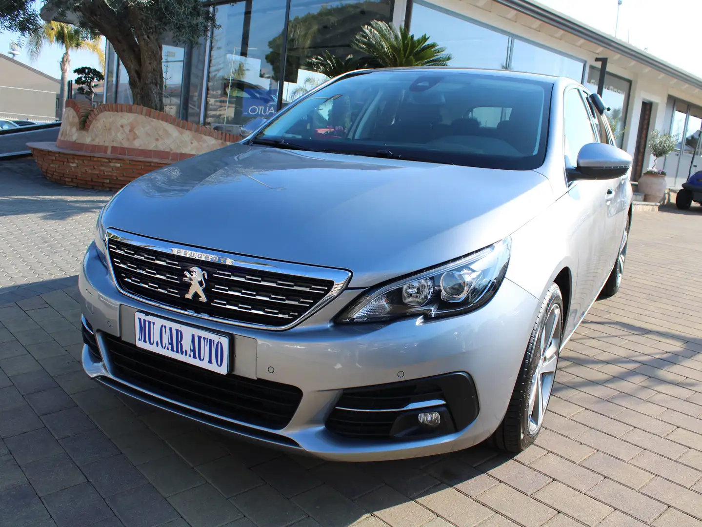 Peugeot 308 308 5p 1.5 bluehdi Allure s Silber - 1