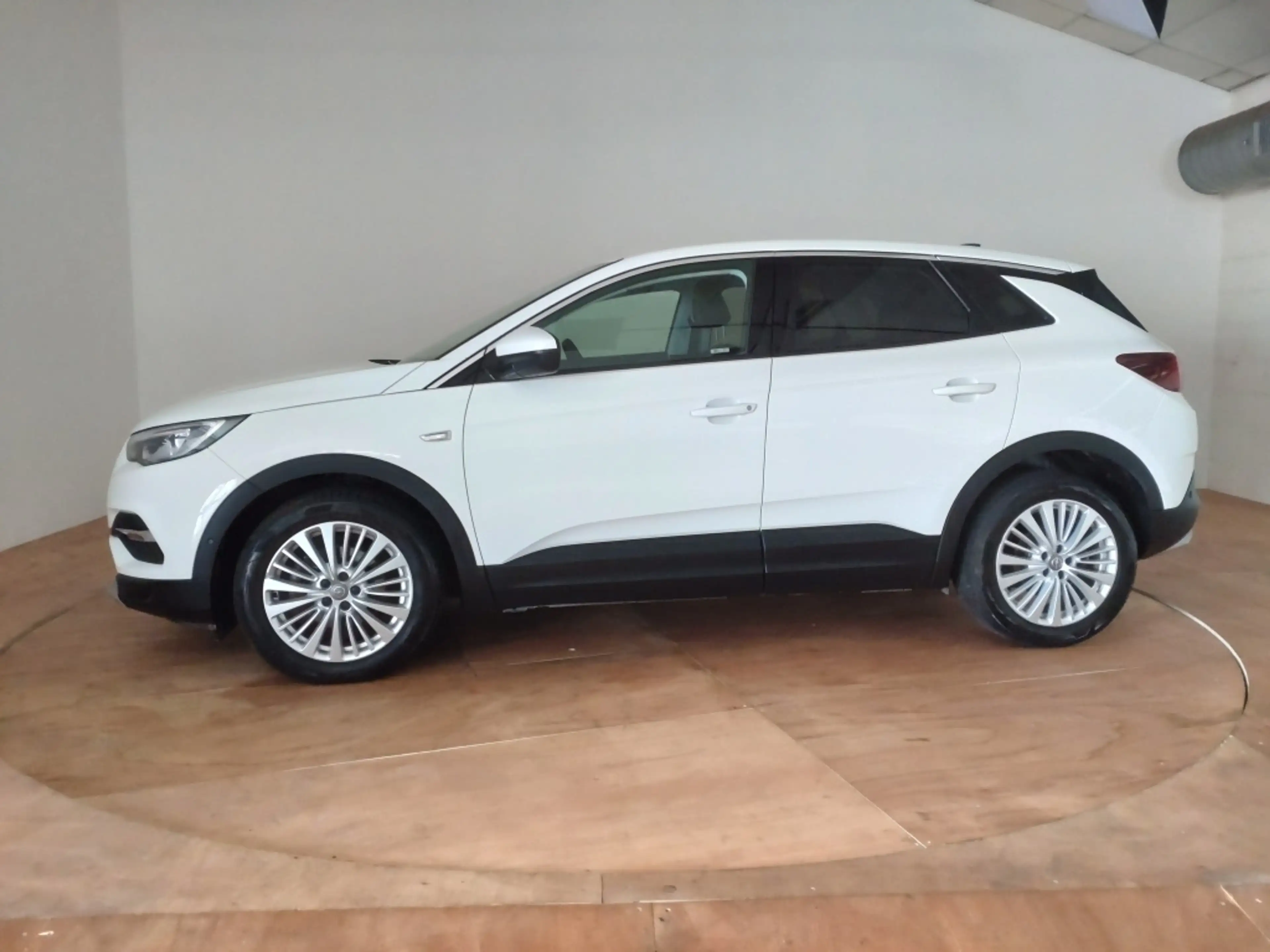 Opel Grandland X 1.2 Turbo Innovation — photo 2