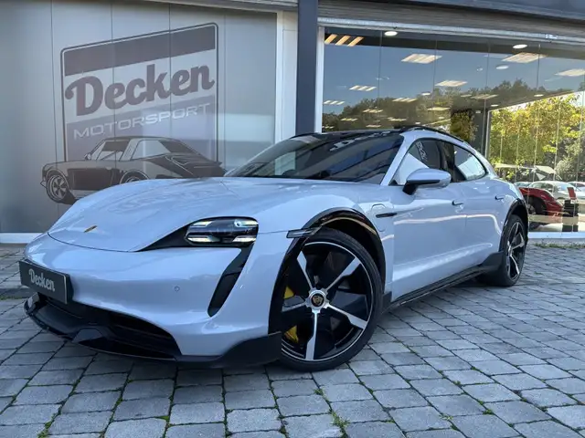 Porsche Taycan Turbo S Cross Turismo