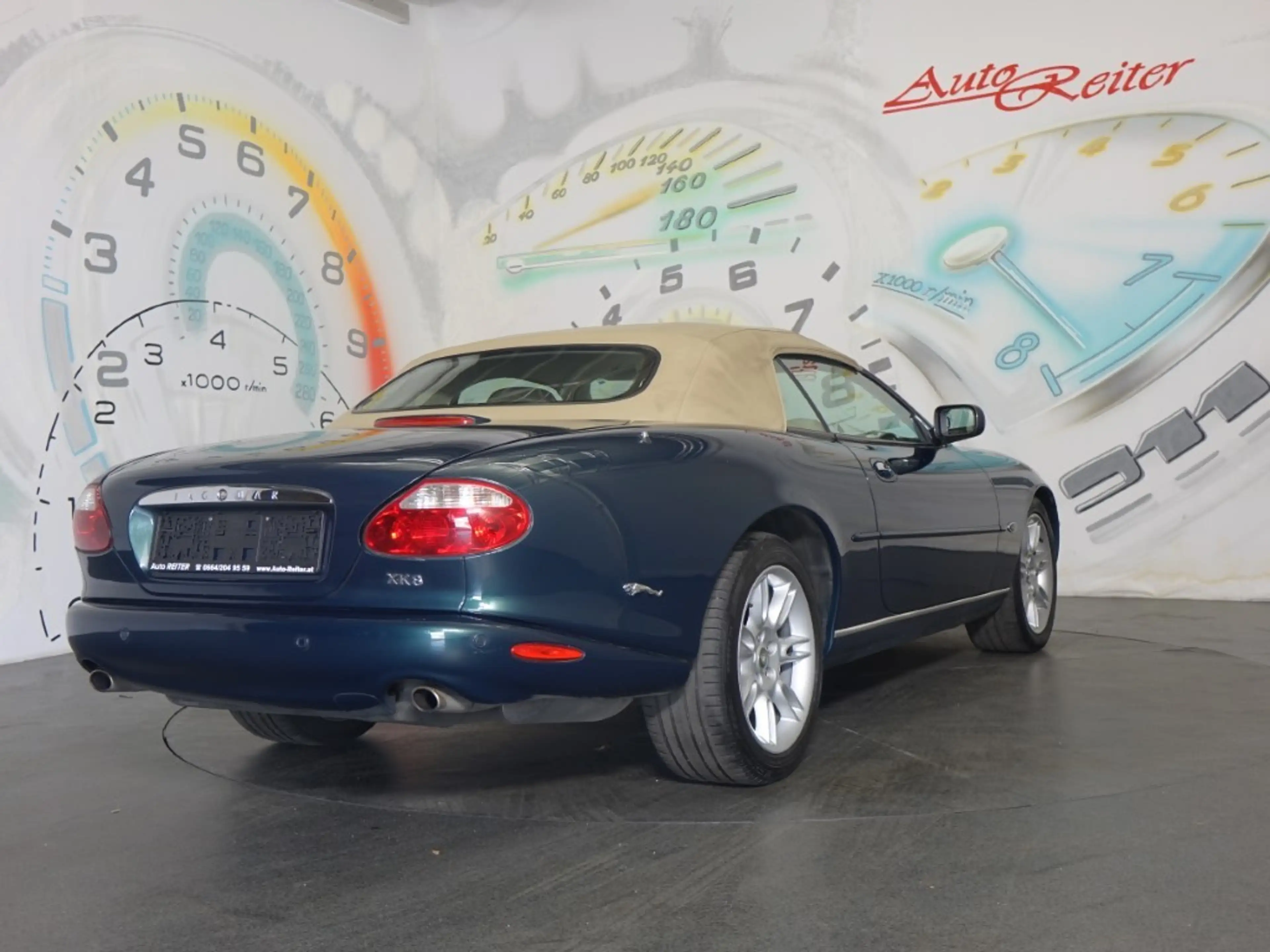 Jaguar XK8 Cabrio *LEDER, SITZHEIZUNG, TEMPOMAT, EL. VERDECK* — photo 4