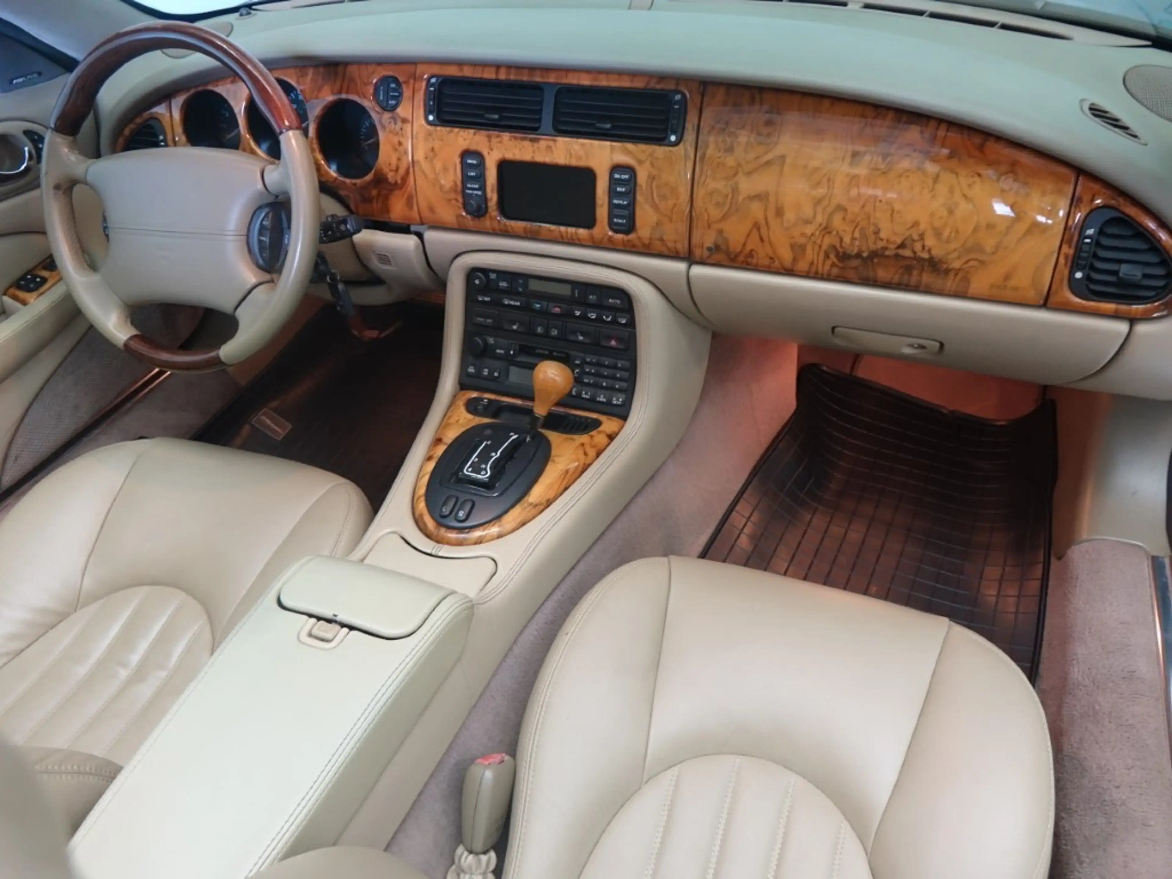 Jaguar XK8 Cabrio *LEDER, SITZHEIZUNG, TEMPOMAT, EL. VERDECK* — photo 12