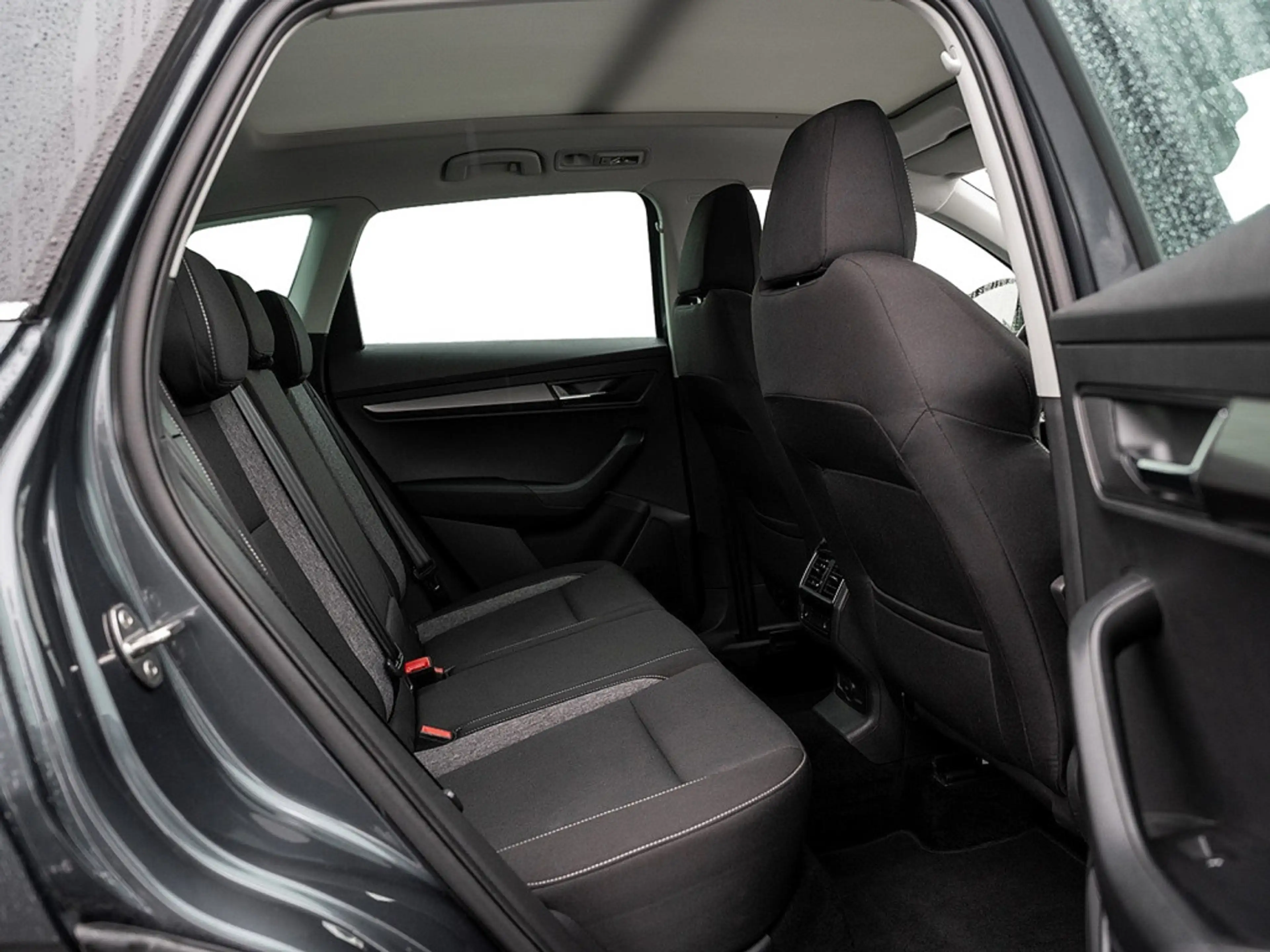 Skoda Karoq 2.0 TDI Drive 4x4 DSG AHK PANO Kam Navi — photo 4