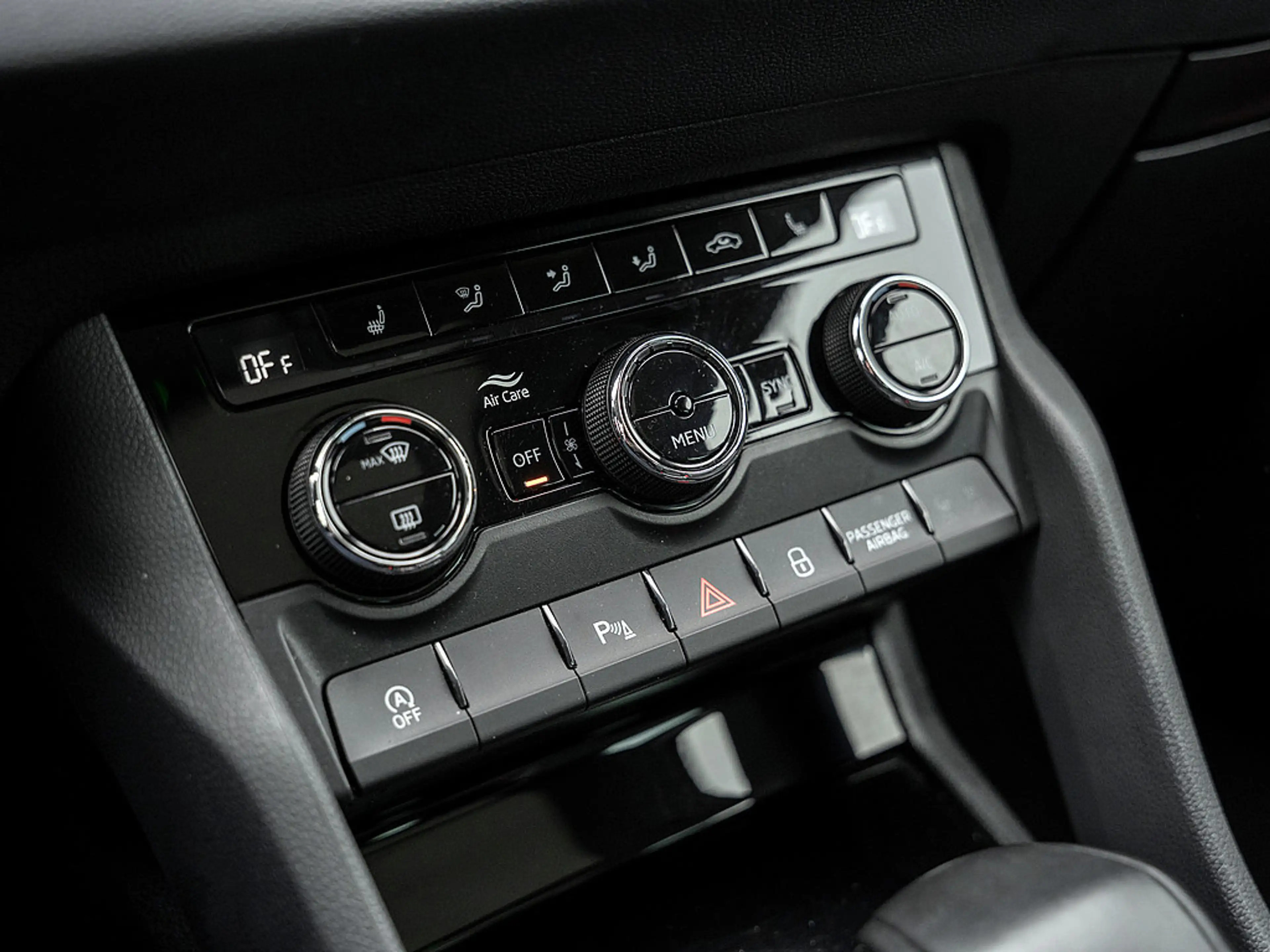 Skoda Karoq 2.0 TDI Drive 4x4 DSG AHK PANO Kam Navi — photo 8
