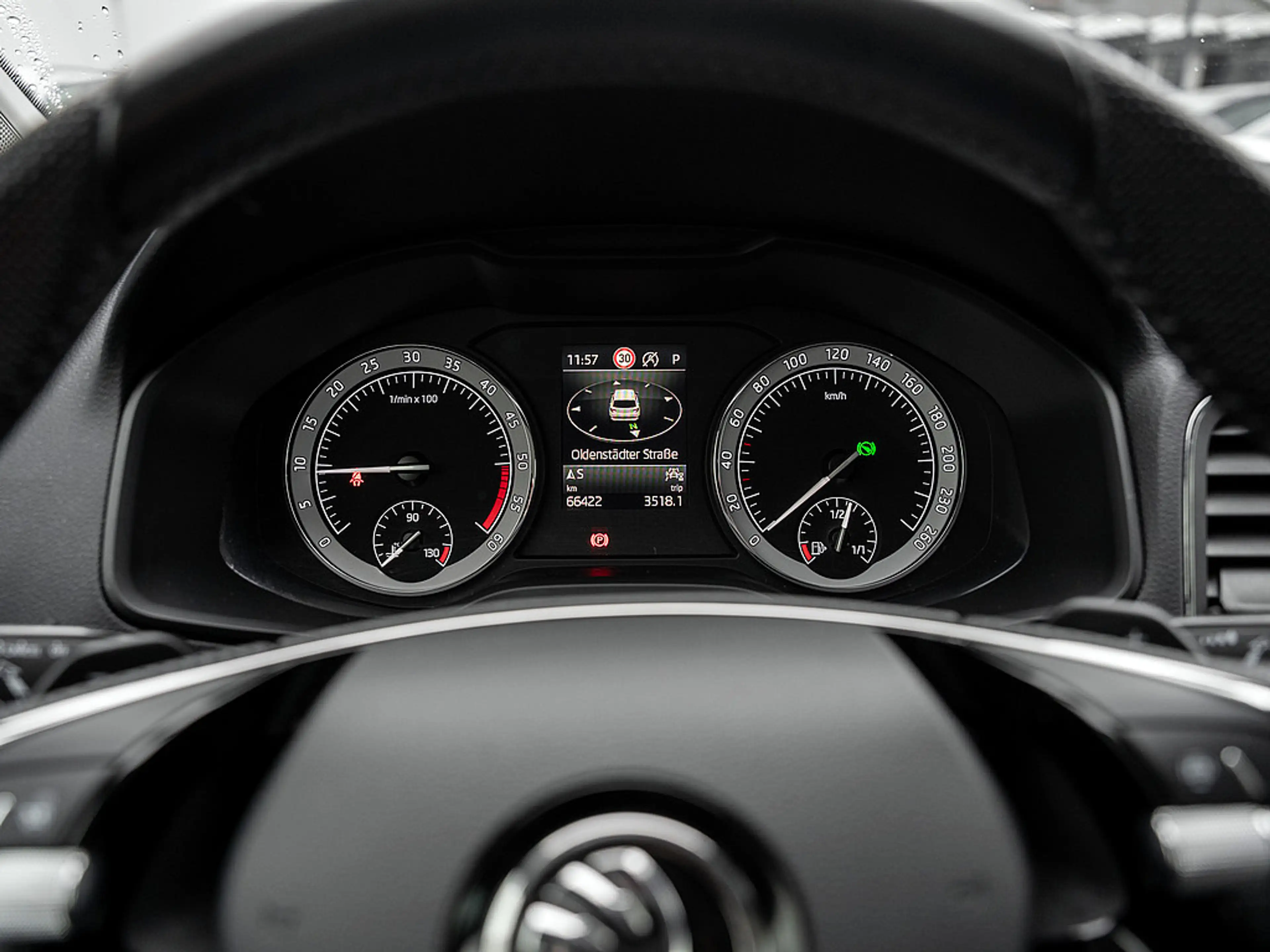 Skoda Karoq 2.0 TDI Drive 4x4 DSG AHK PANO Kam Navi — photo 11
