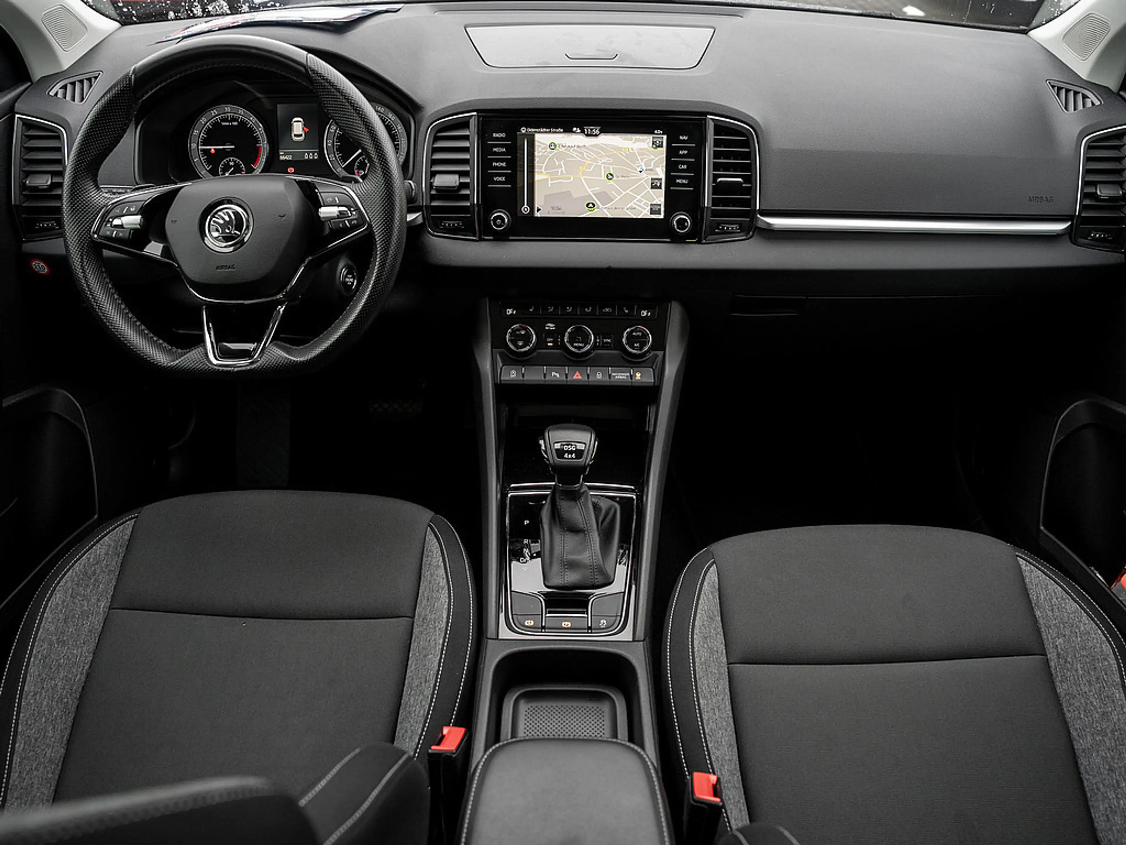 Skoda Karoq 2.0 TDI Drive 4x4 DSG AHK PANO Kam Navi — photo 6