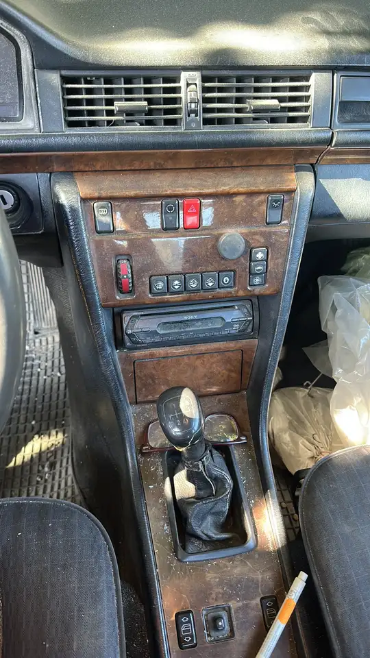 Mercedes-Benz E 200 (124), foto 6