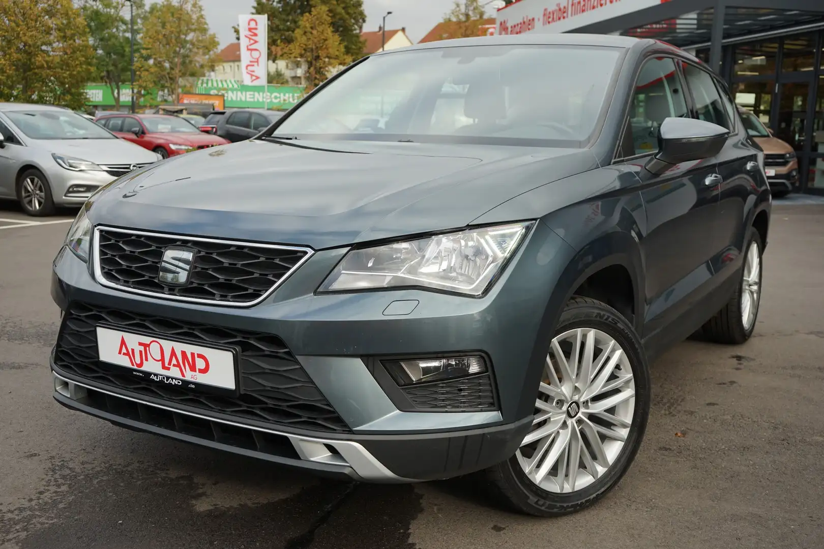 SEAT Ateca 1.6 TDI Reference Navi Sitzheizung DAB AHK Grau - 2