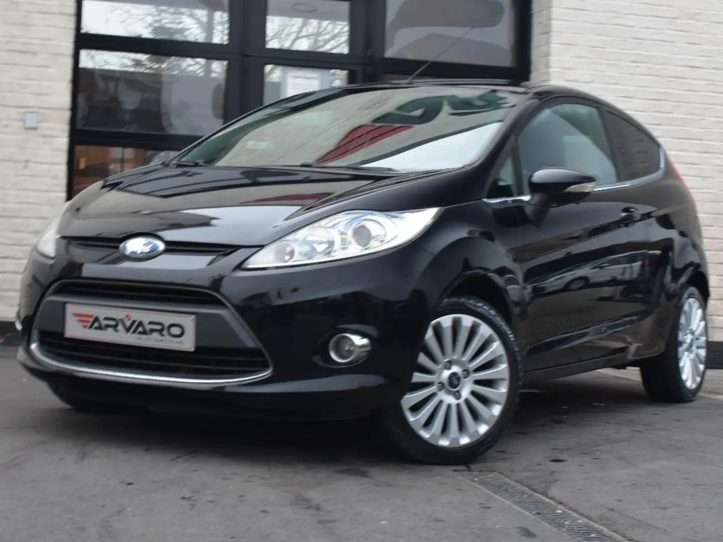 Ford Fiesta 1.25i Titanium Xenon / Airco / Garantie Schwarz - 2