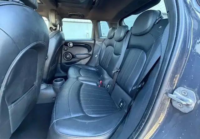 Mini Hatch view 10