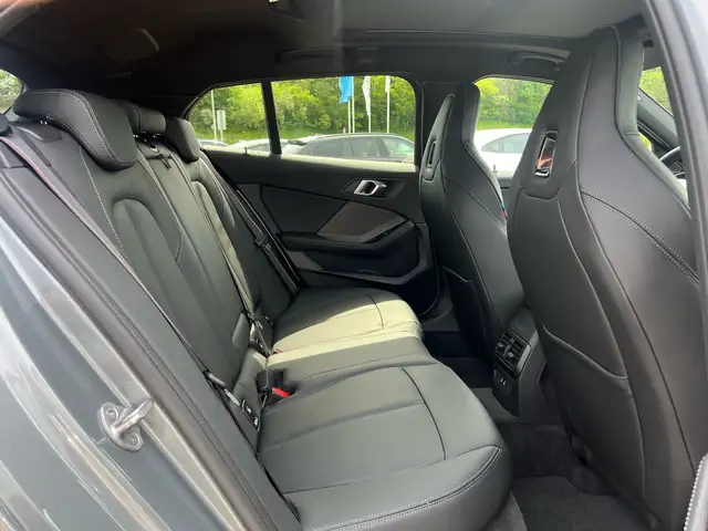 BMW 1 Series view 30
