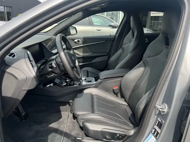 BMW 1 Series view 25