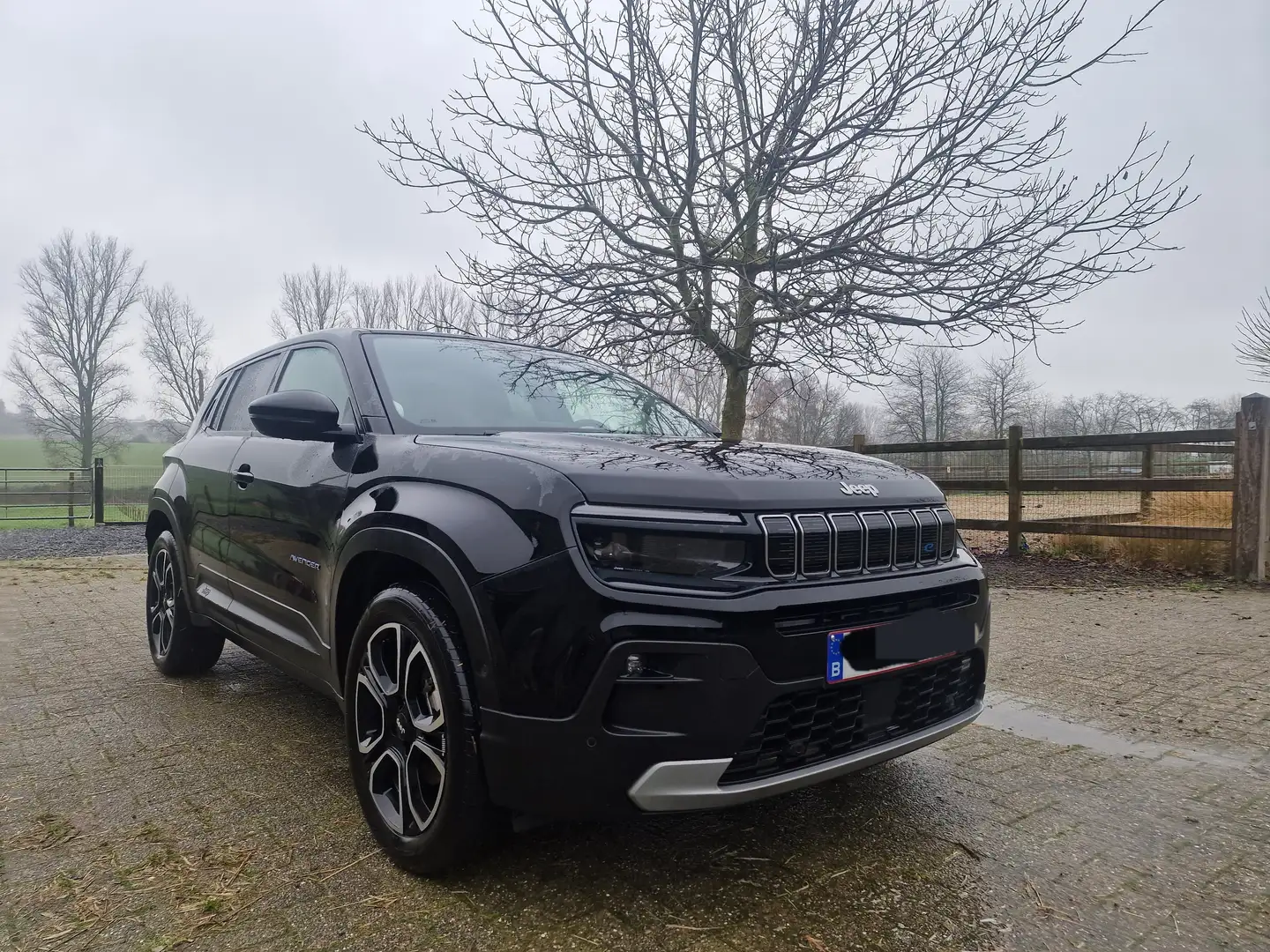 Jeep Avenger e-Avenger 51 kWh Altitude Noir - 1