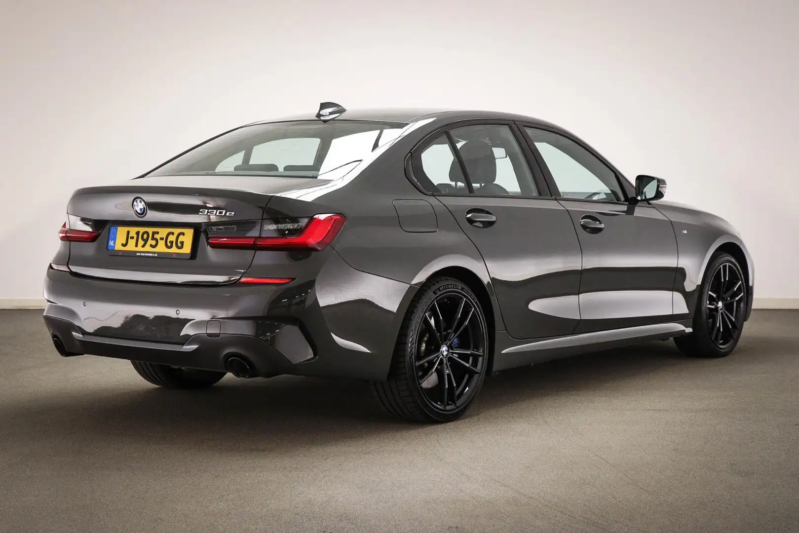 BMW 330 3-serie 330e M-Sport eDrive Edition | LEDER | DAB Gris - 2
