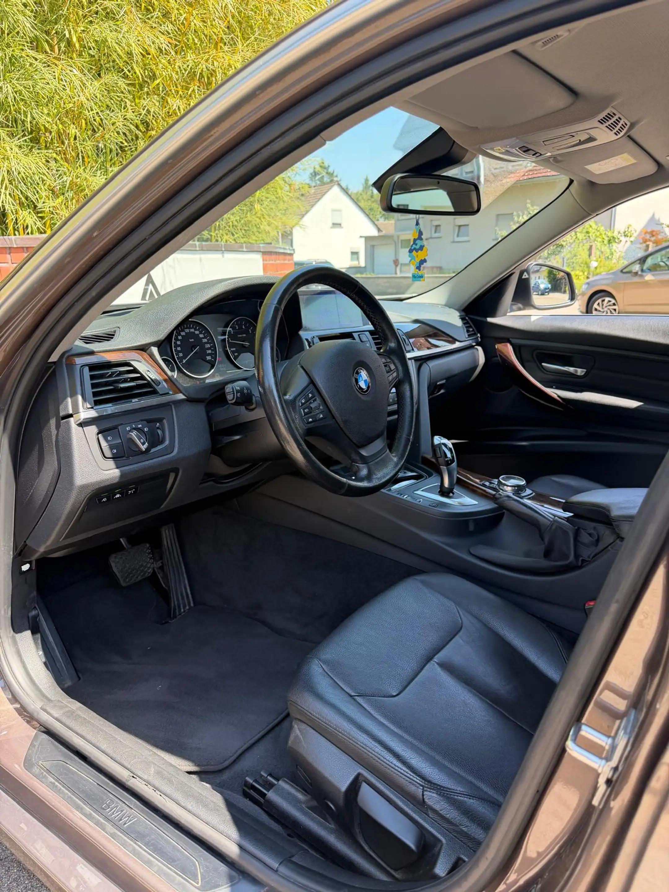 BMW 328 328 i xDrive // Allrad // Anhängerkupplung // — photo 10
