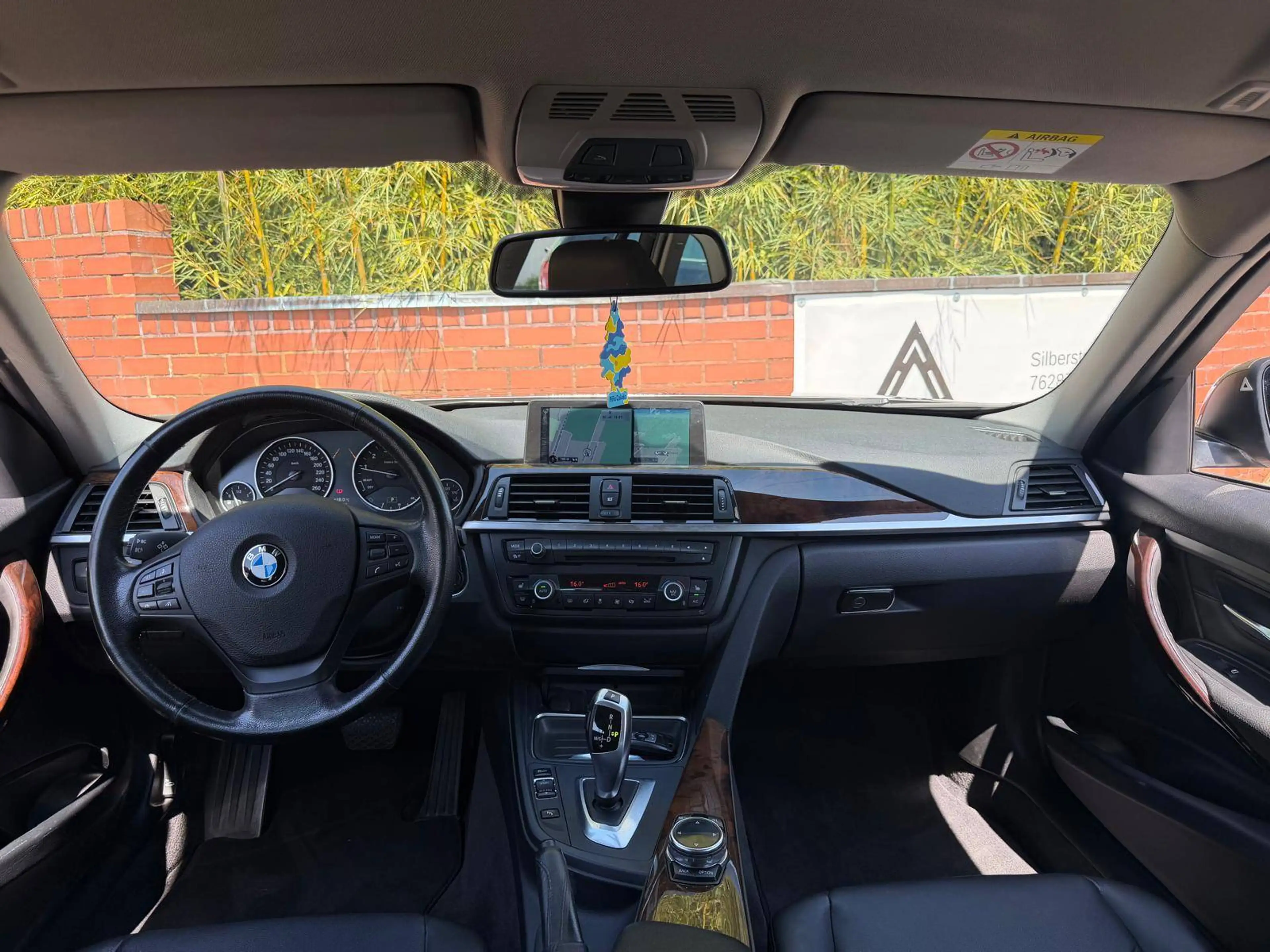 BMW 328 328 i xDrive // Allrad // Anhängerkupplung // — photo 11