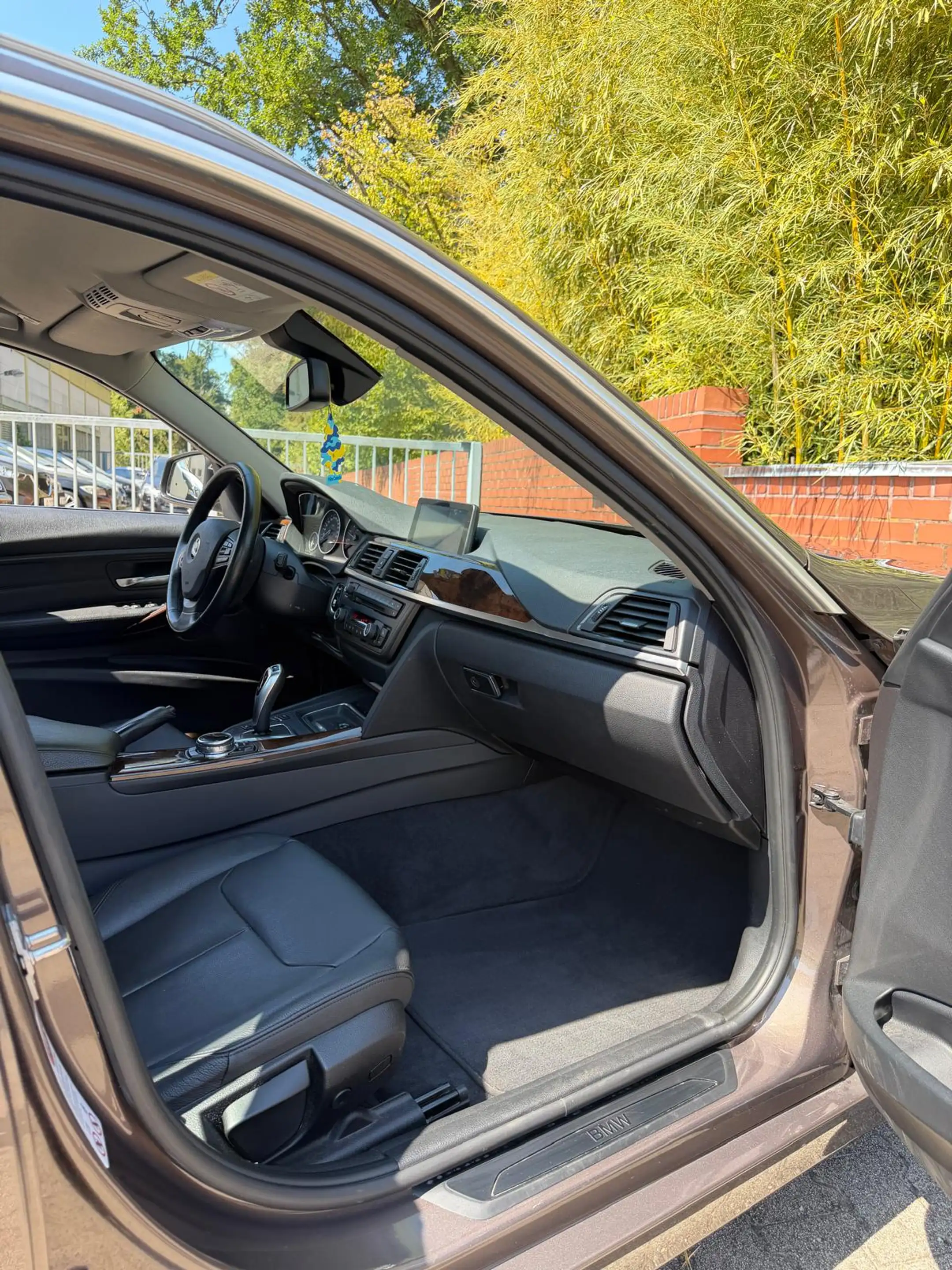 BMW 328 328 i xDrive // Allrad // Anhängerkupplung // — photo 9