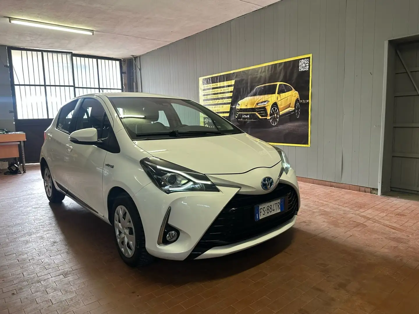 Toyota Yaris Yaris 5p 1.5h Active my18 Bianco - 1