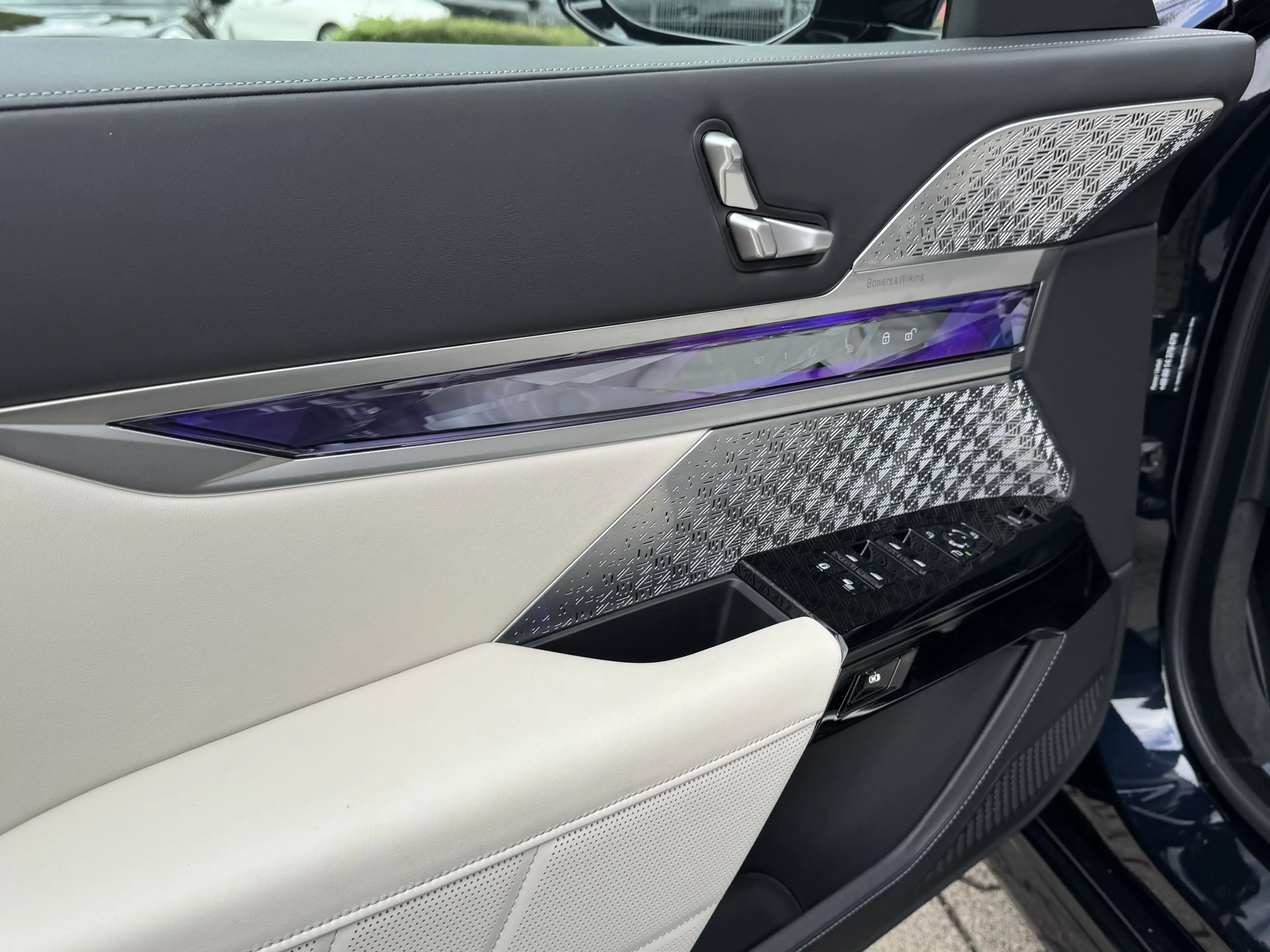 BMW i7 xDrive60 M Sport B&W AHK TV Massage Pano-Sky — photo 10