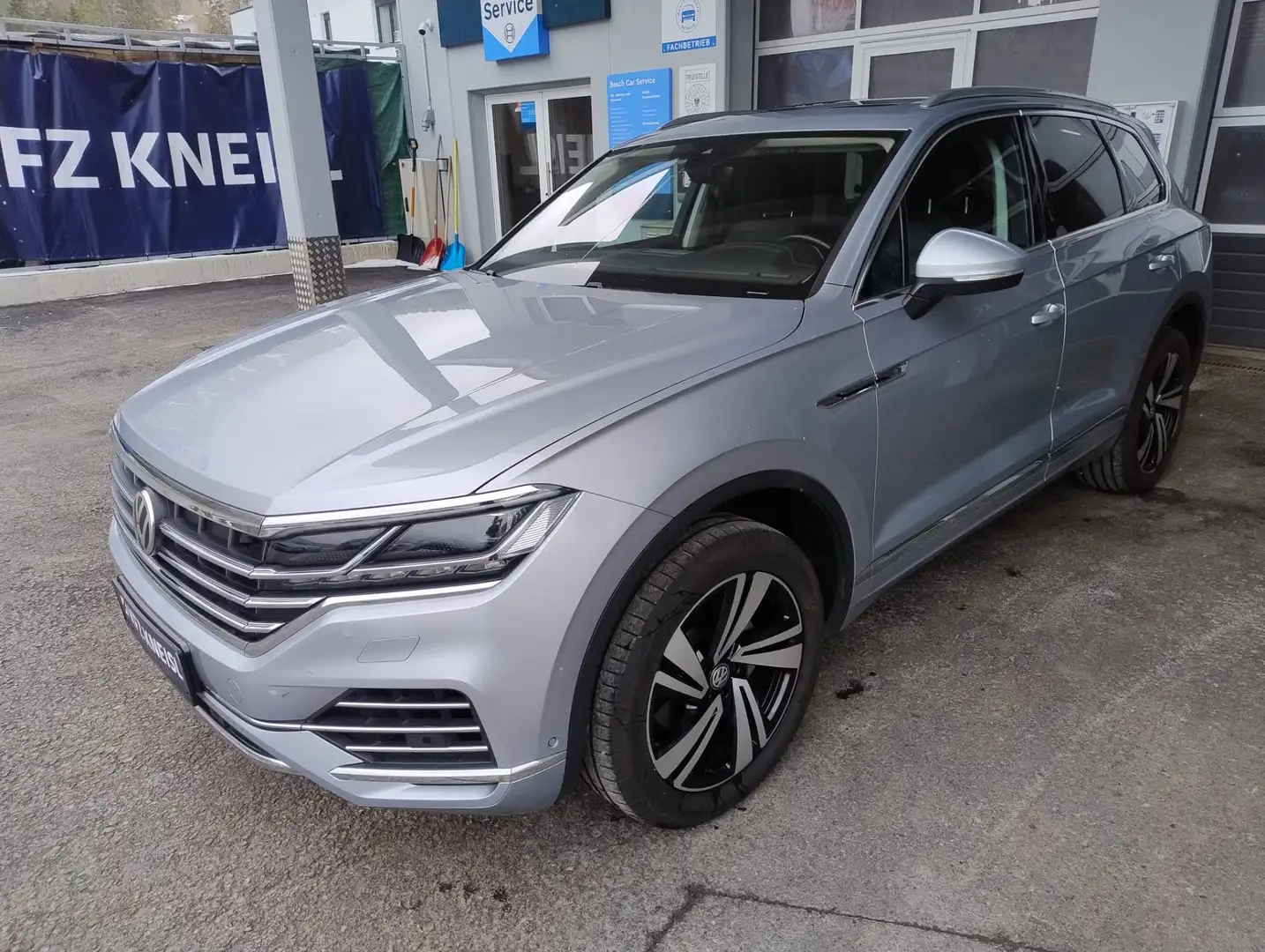 Volkswagen Touareg 4Motion V6 TDI SCR Edition Aut. Grau - 2