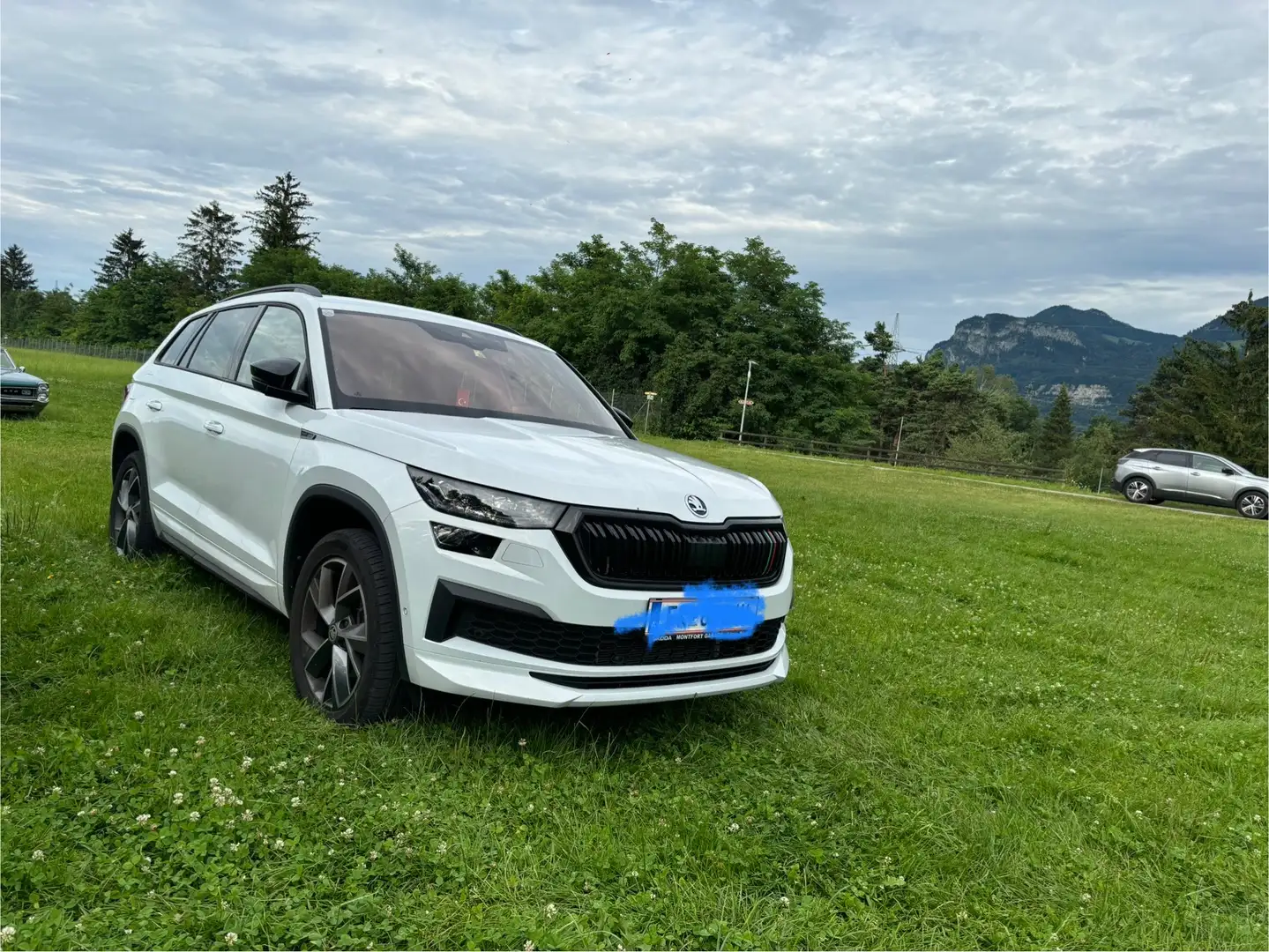 Skoda Kodiaq 2,0 TDI SCR 4x4 Sportline DSG Weiß - 1