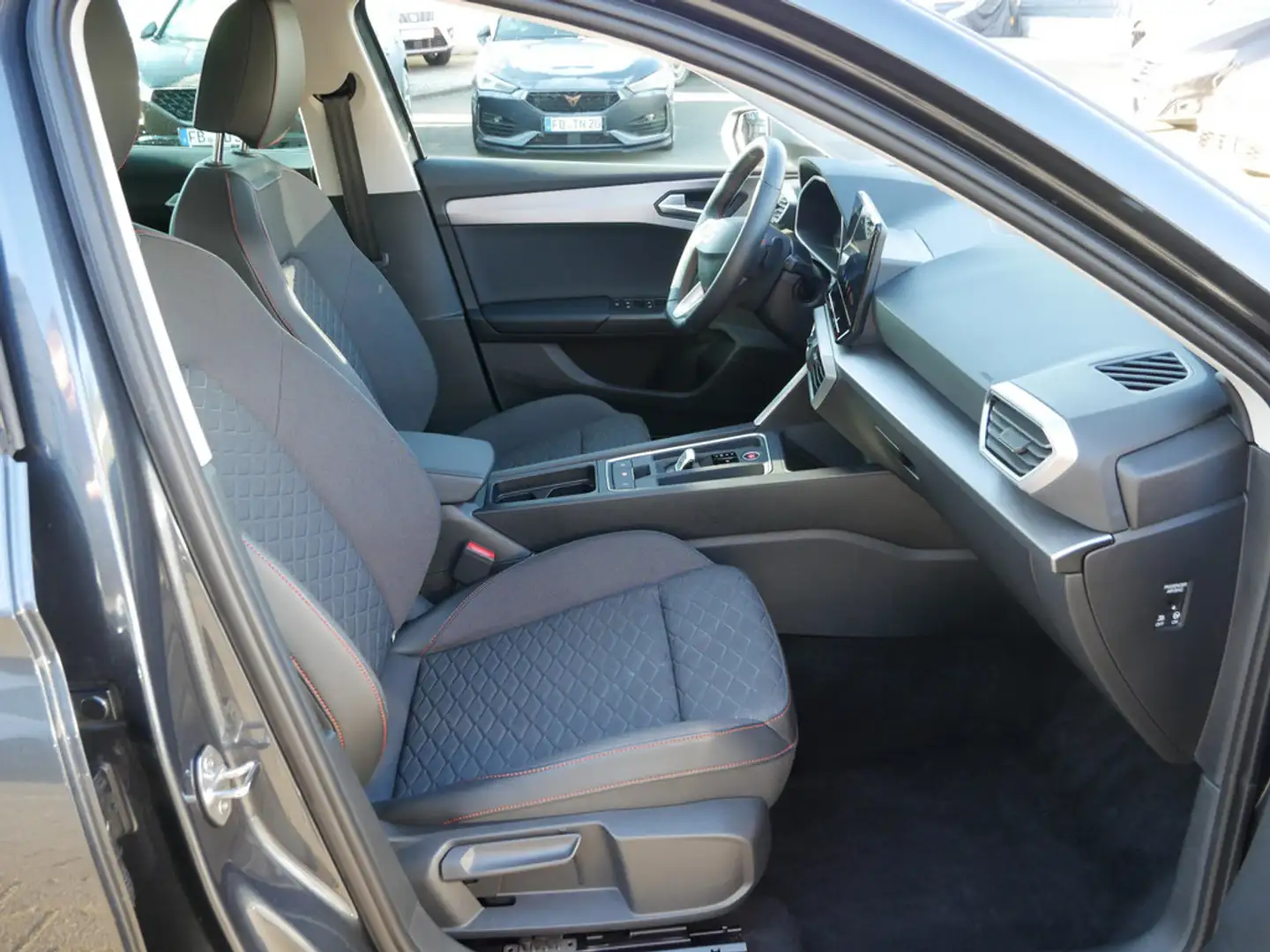 SEAT Leon Sportstourer 2.0 TDI FR 4Drive ACC LED Grau - 2