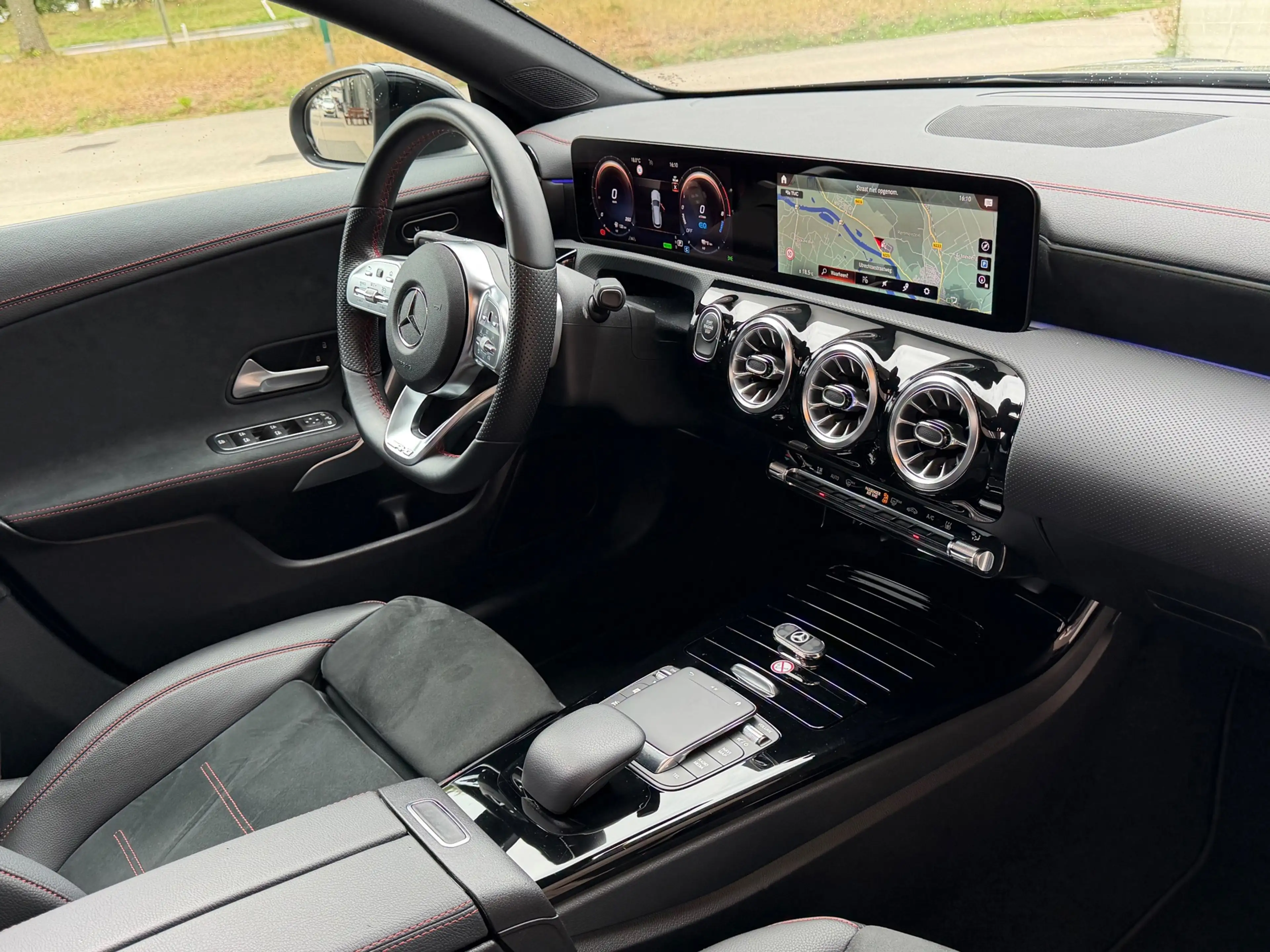 Mercedes-Benz CLA 250 Shooting Brake e AMG Line- PANO — photo 14