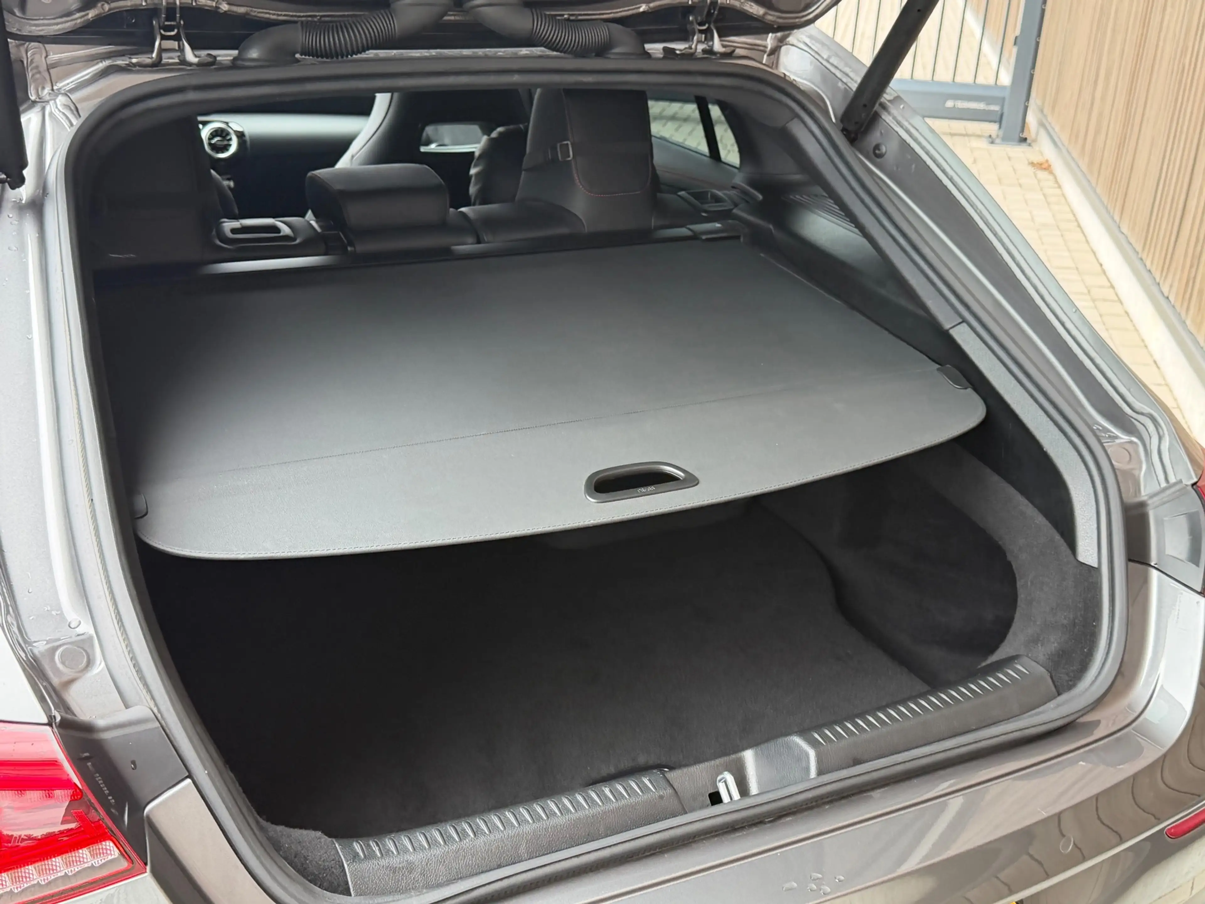 Mercedes-Benz CLA 250 Shooting Brake e AMG Line- PANO — photo 10