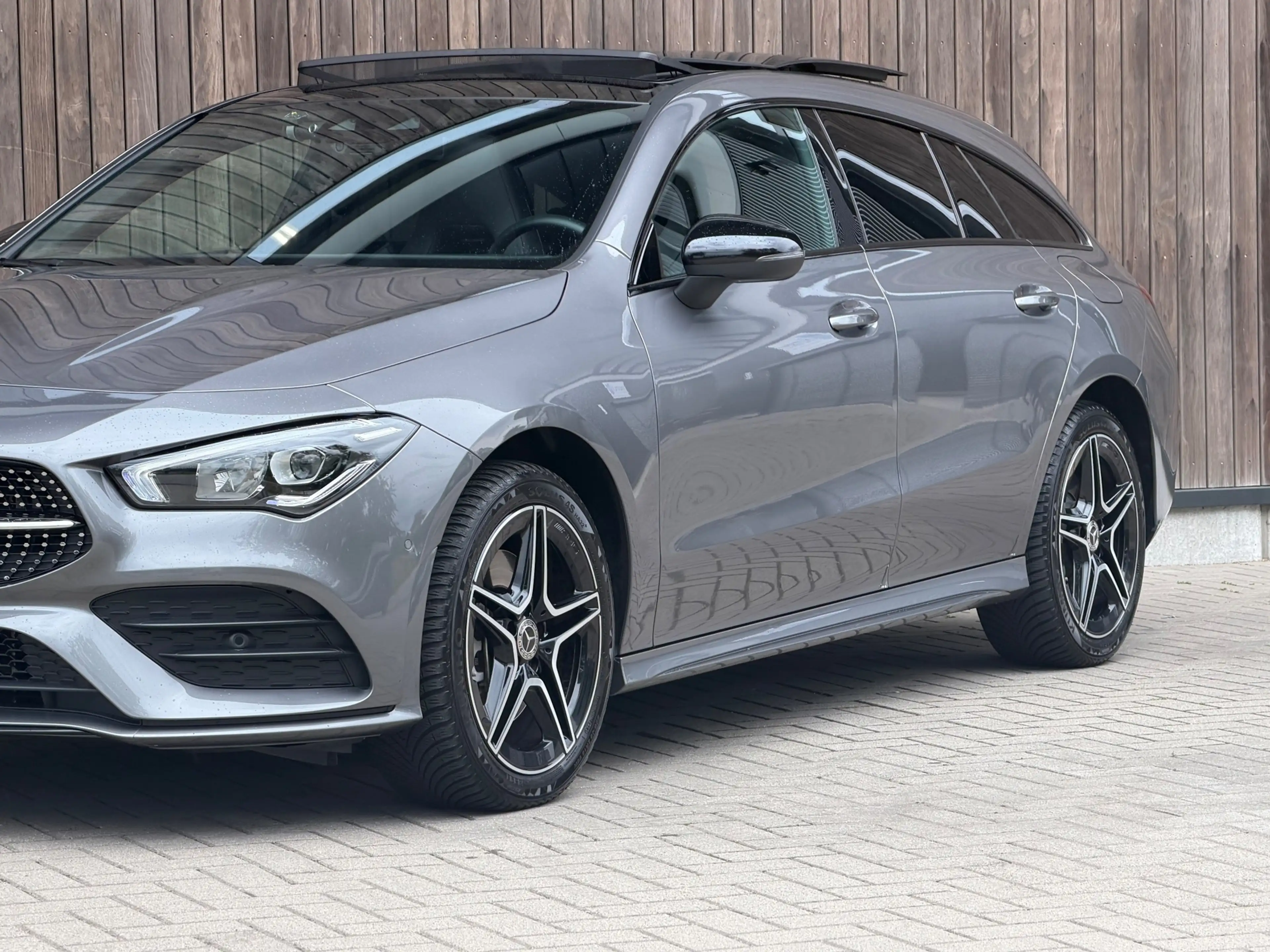 Mercedes-Benz CLA 250 Shooting Brake e AMG Line- PANO — photo 3