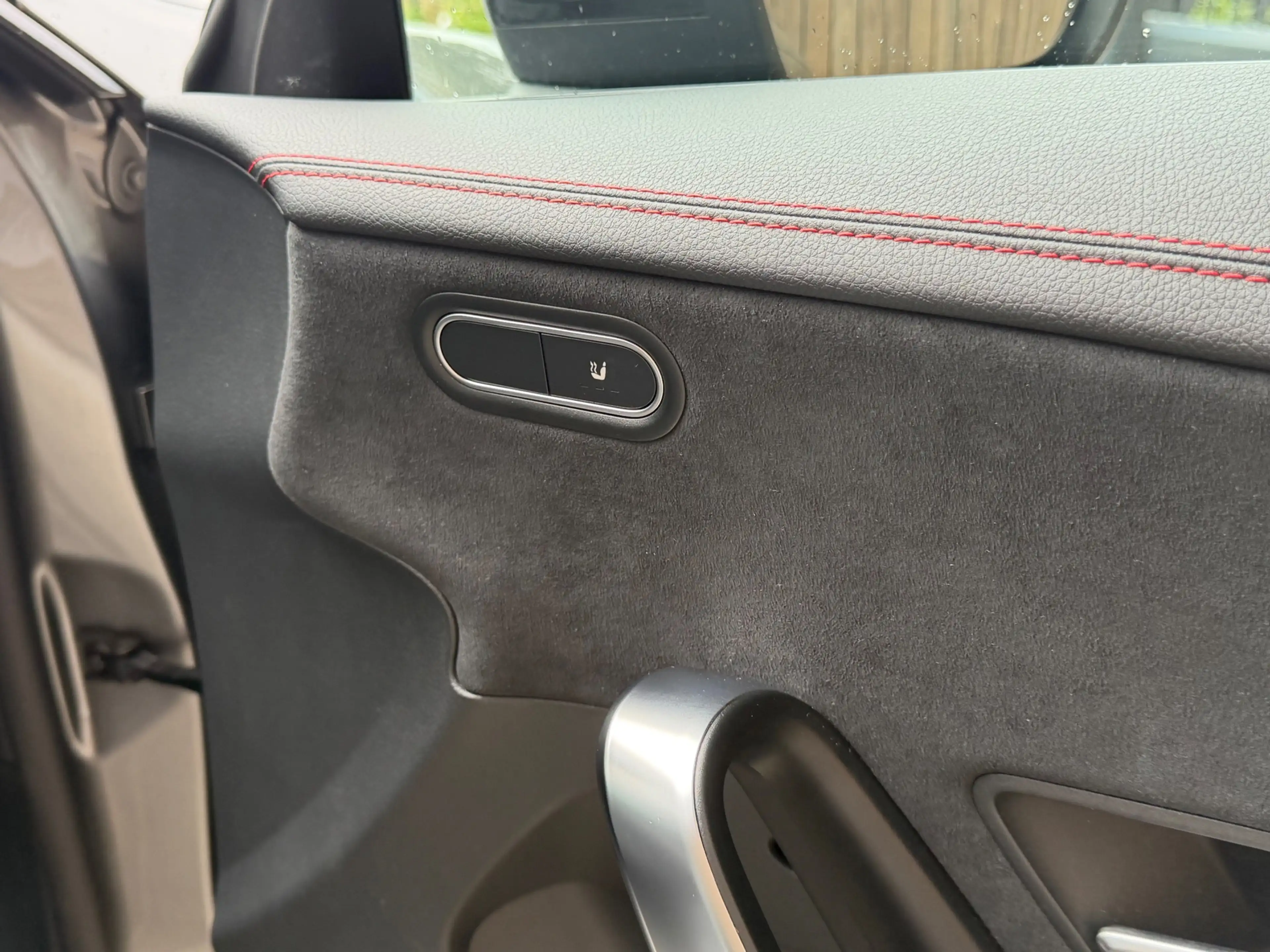 Mercedes-Benz CLA 250 Shooting Brake e AMG Line- PANO — photo 15