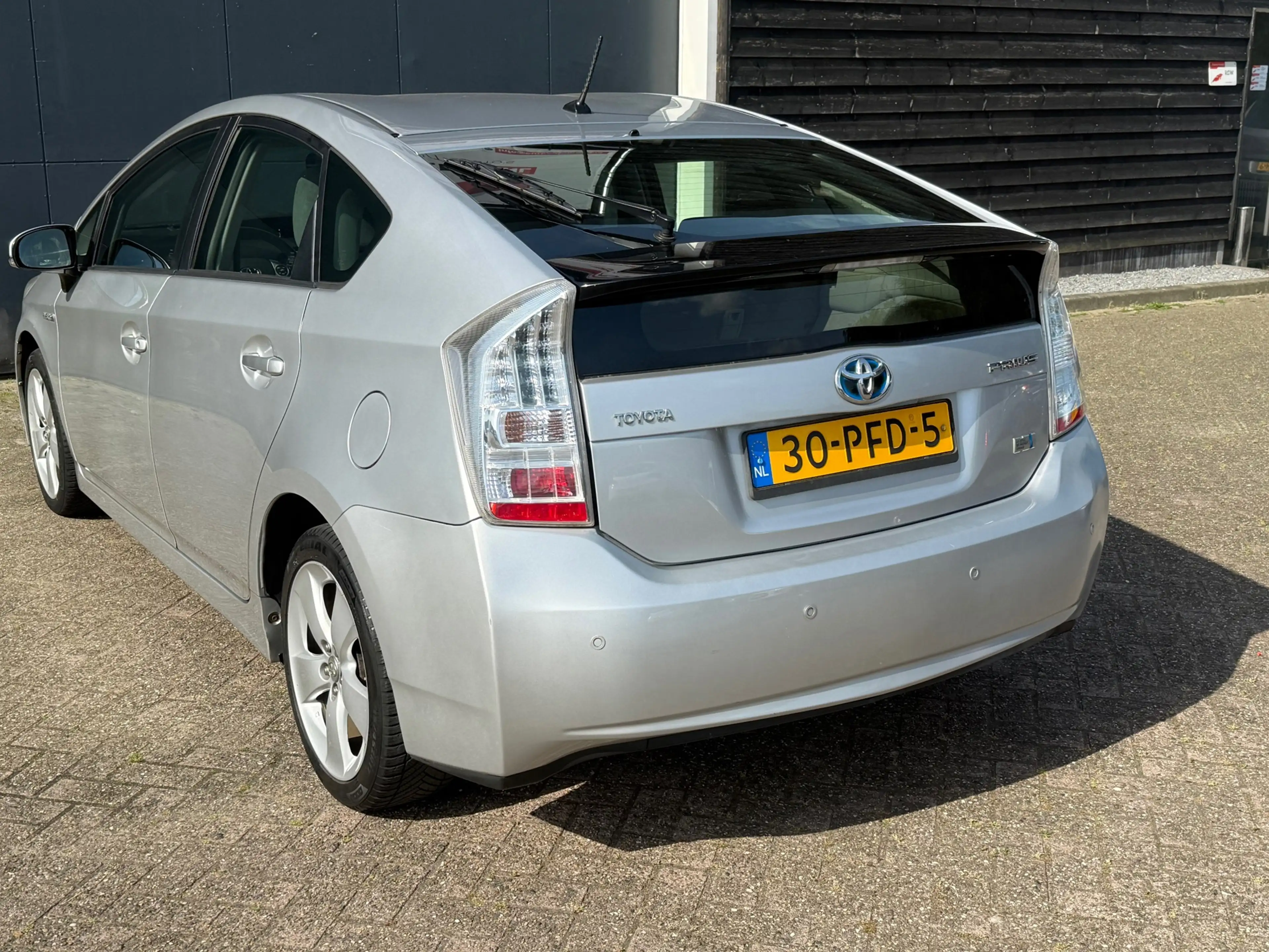 Toyota Prius 1.8 Aspiration — photo 9