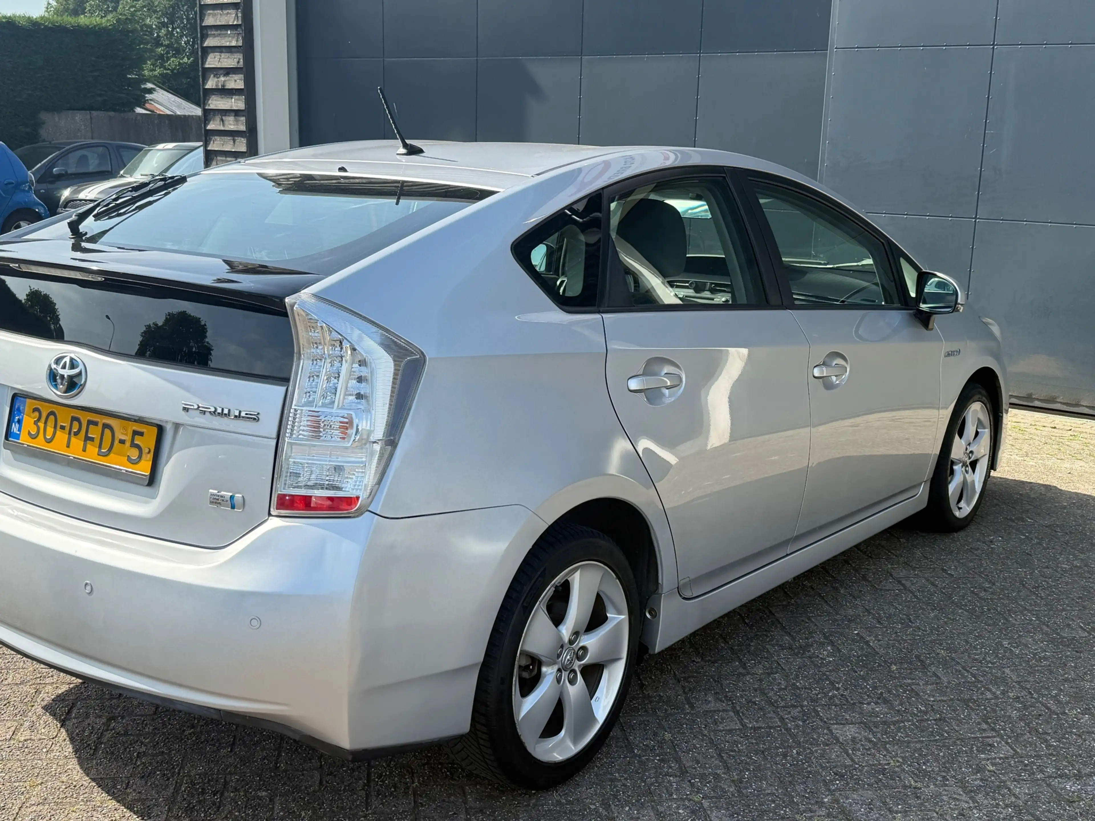Toyota Prius 1.8 Aspiration — photo 13