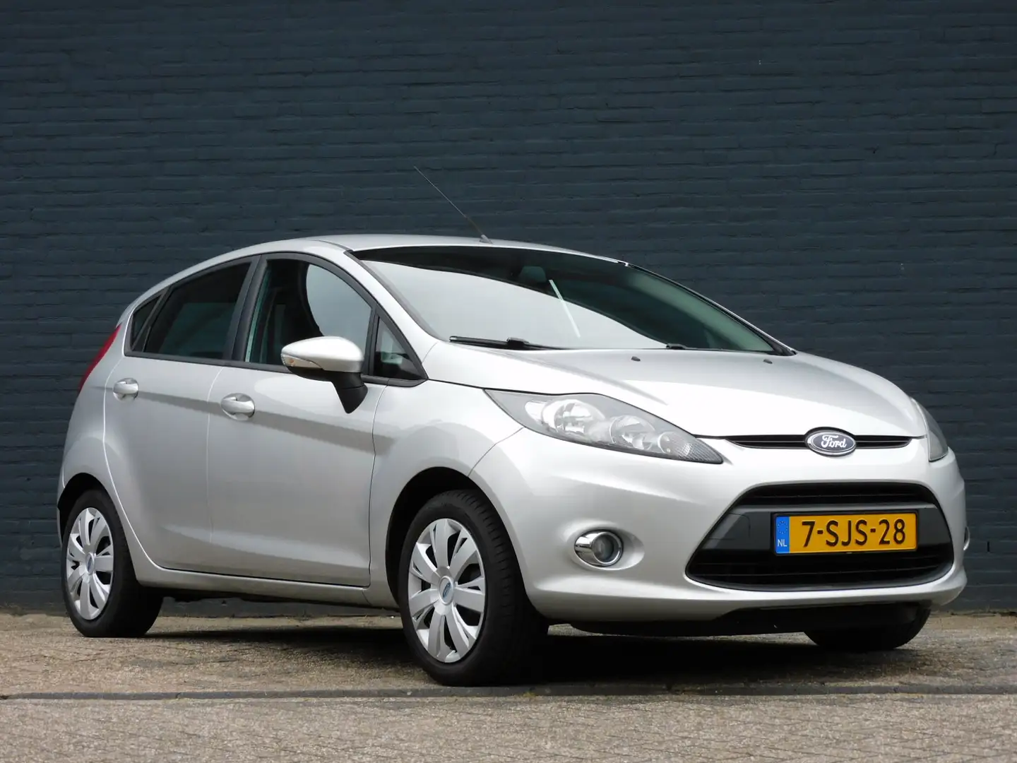 Ford Fiesta 1.25 Champion 2e EIGENAAR! NETTE AUTO! AIRCO! AUX! Grijs - 2