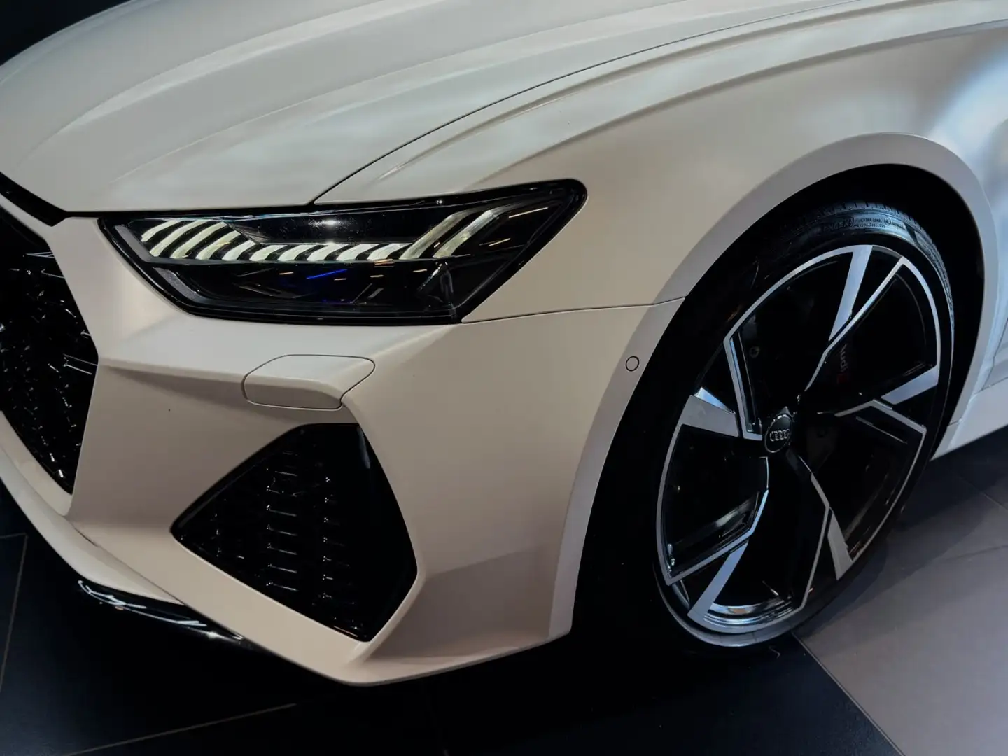 Audi RS6 4.0 TFSI*EXCLUSIVE*PANO*MASSAGE*B&O*AHK*HEAD Blanc - 2
