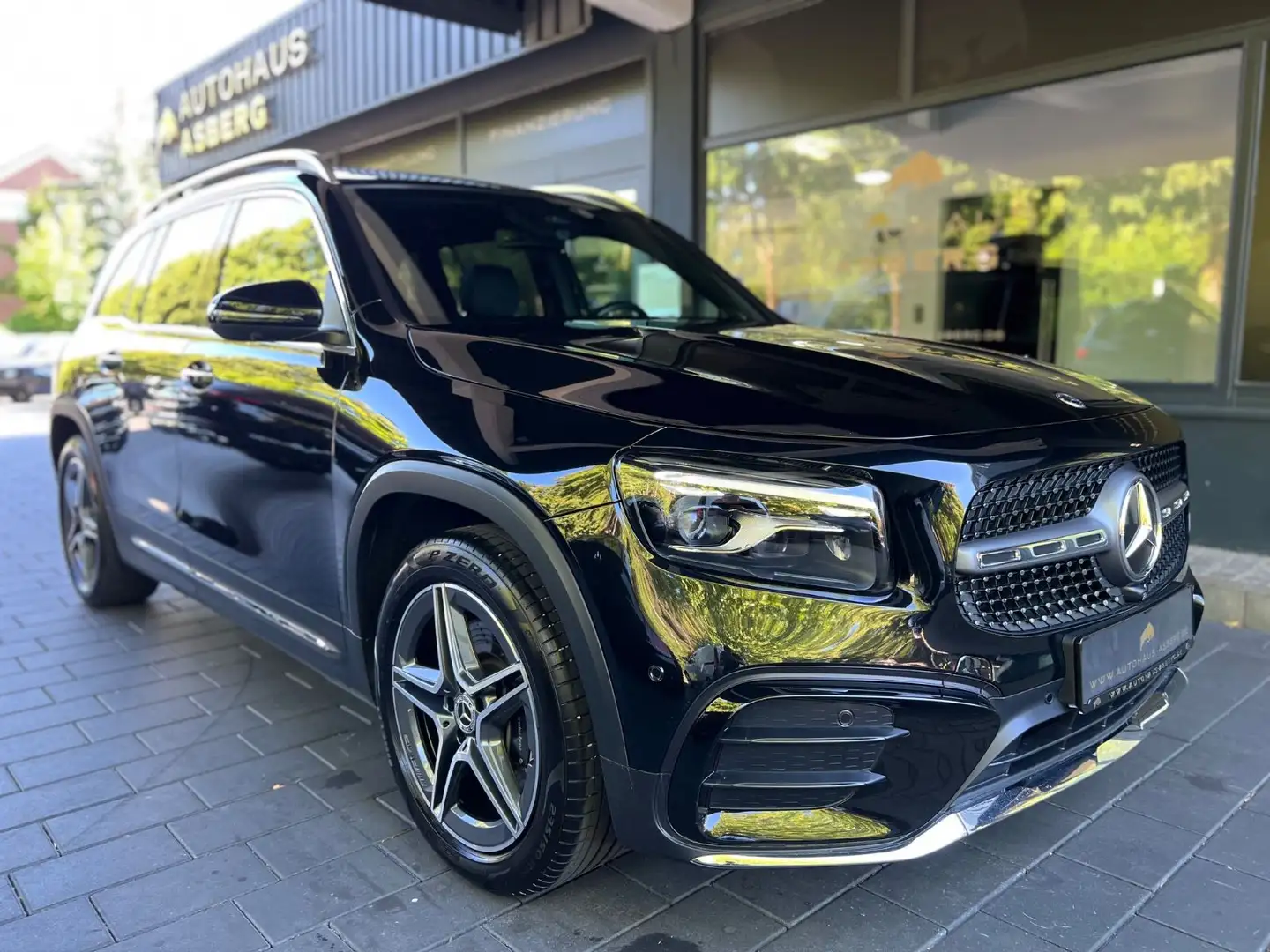 Mercedes-Benz GLB 220 d 4Matic AMG/BURM/PANO/AHK/7SITZ/360° Zwart - 1