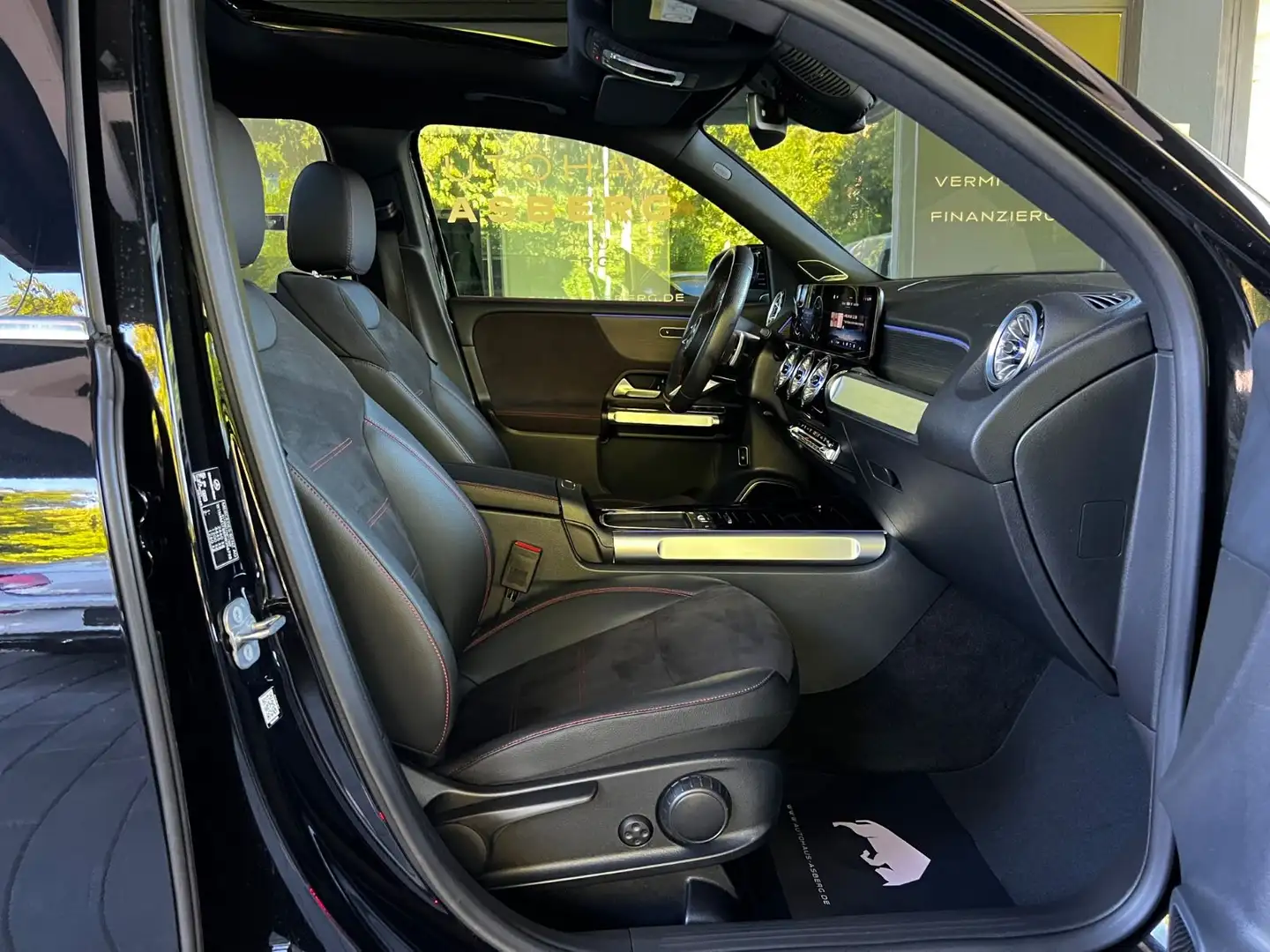 Mercedes-Benz GLB 220 d 4Matic AMG/BURM/PANO/AHK/7SITZ/360° Zwart - 2