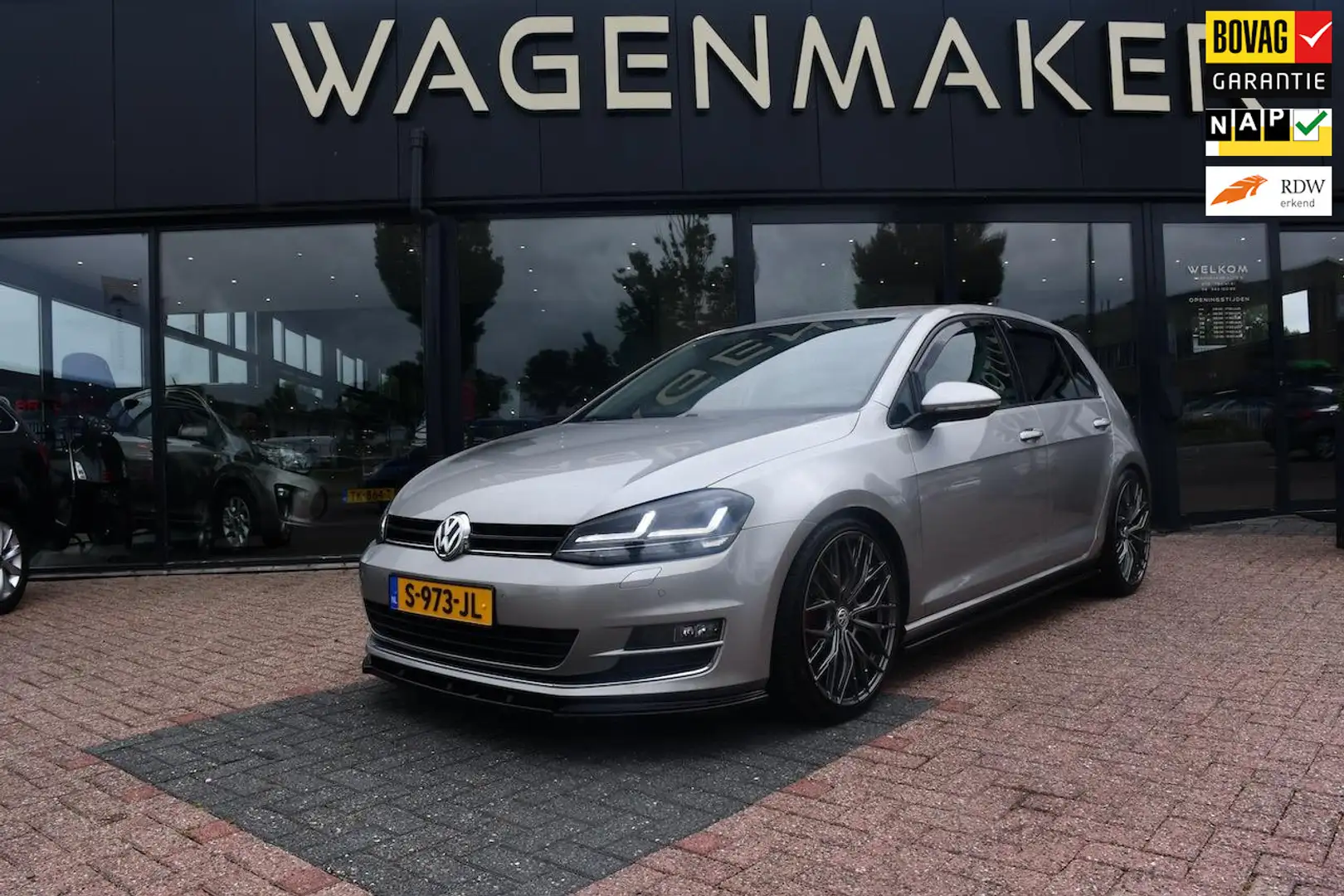 Volkswagen Golf 1.4 TSI Business Edition R Connected AUTOMAAT Grijs - 1